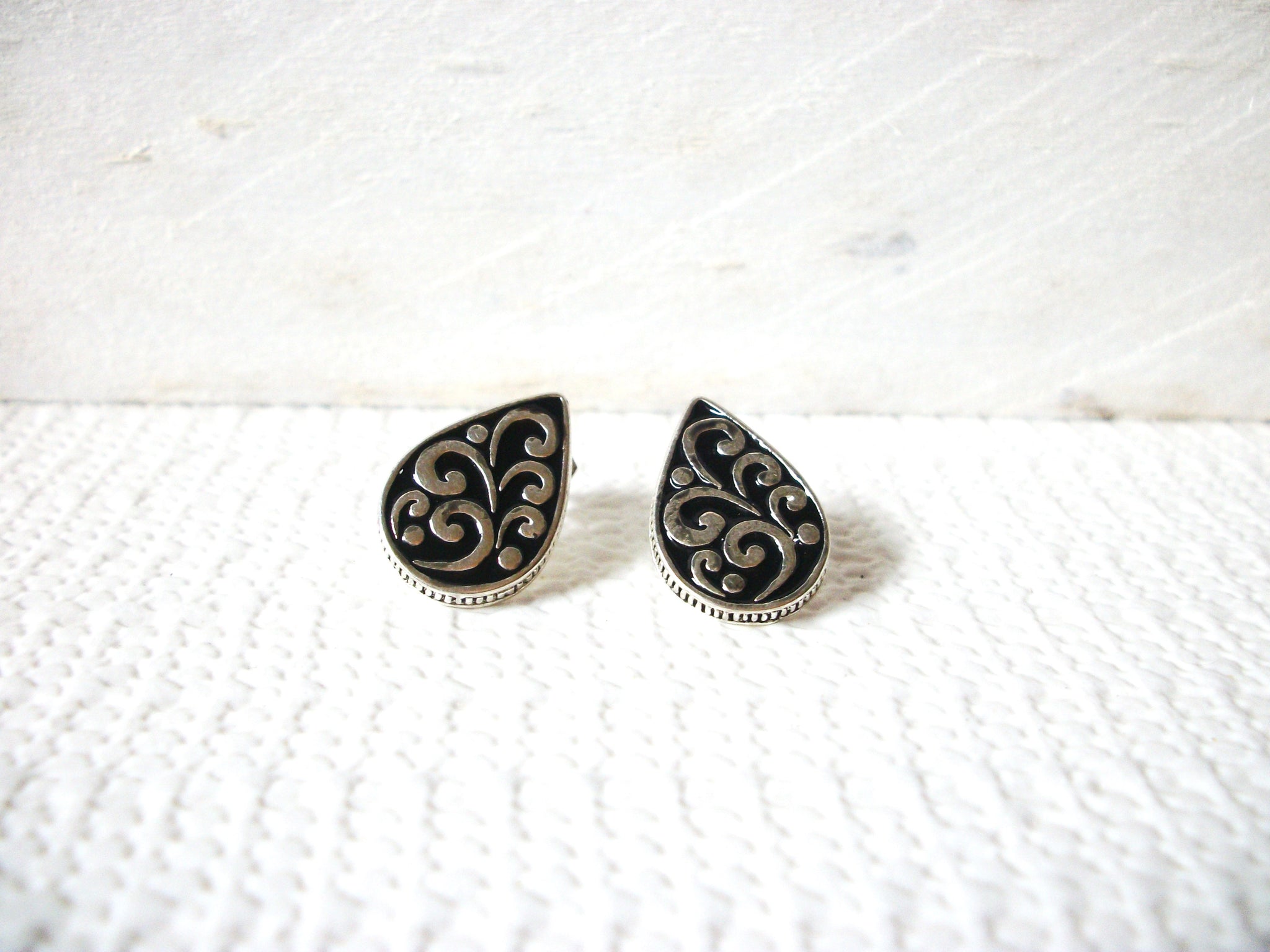 Smaller Damask Silver Black Stud Earrings 72820