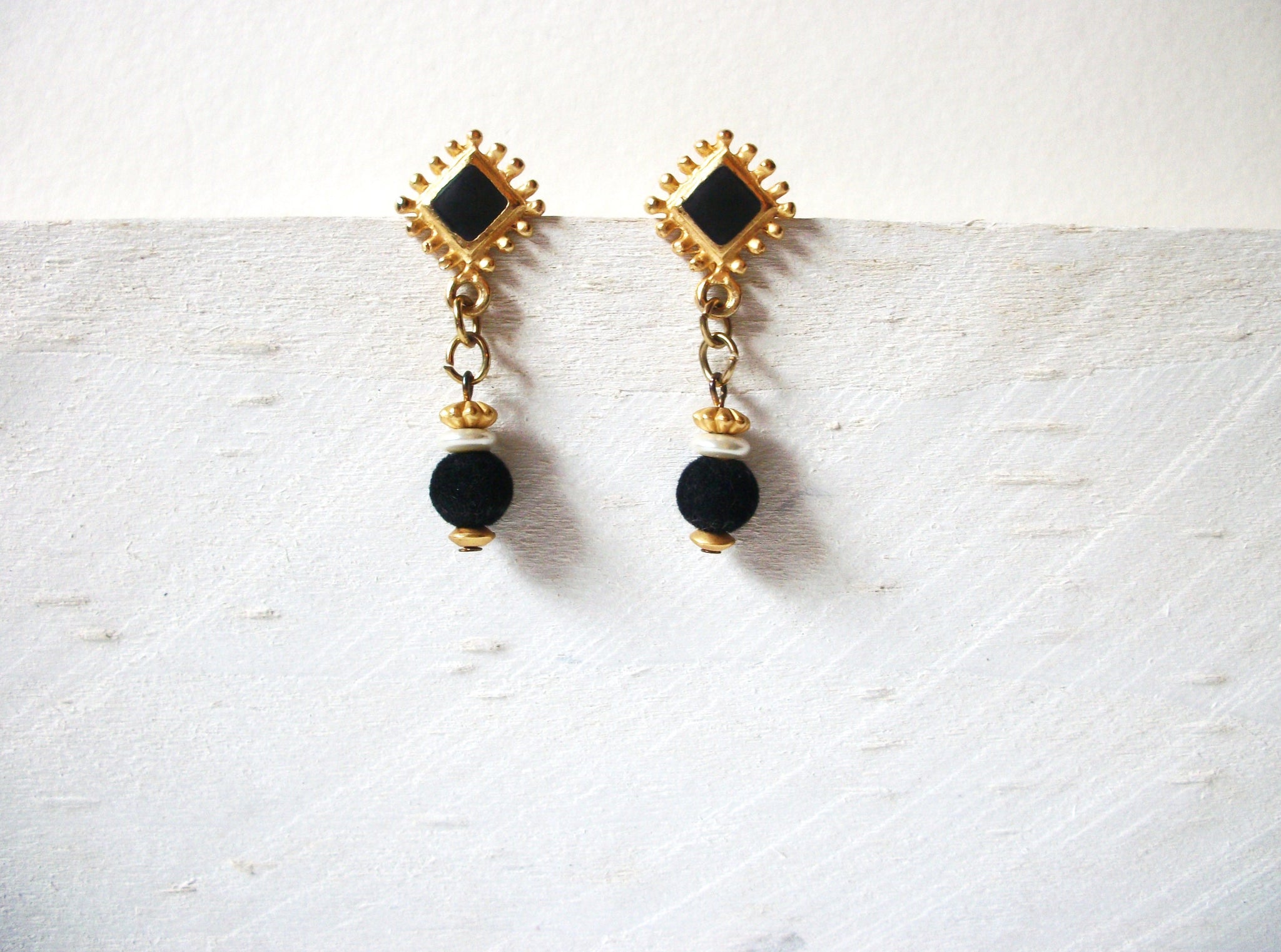 Retro Gold Black Dangle Earrings 72820