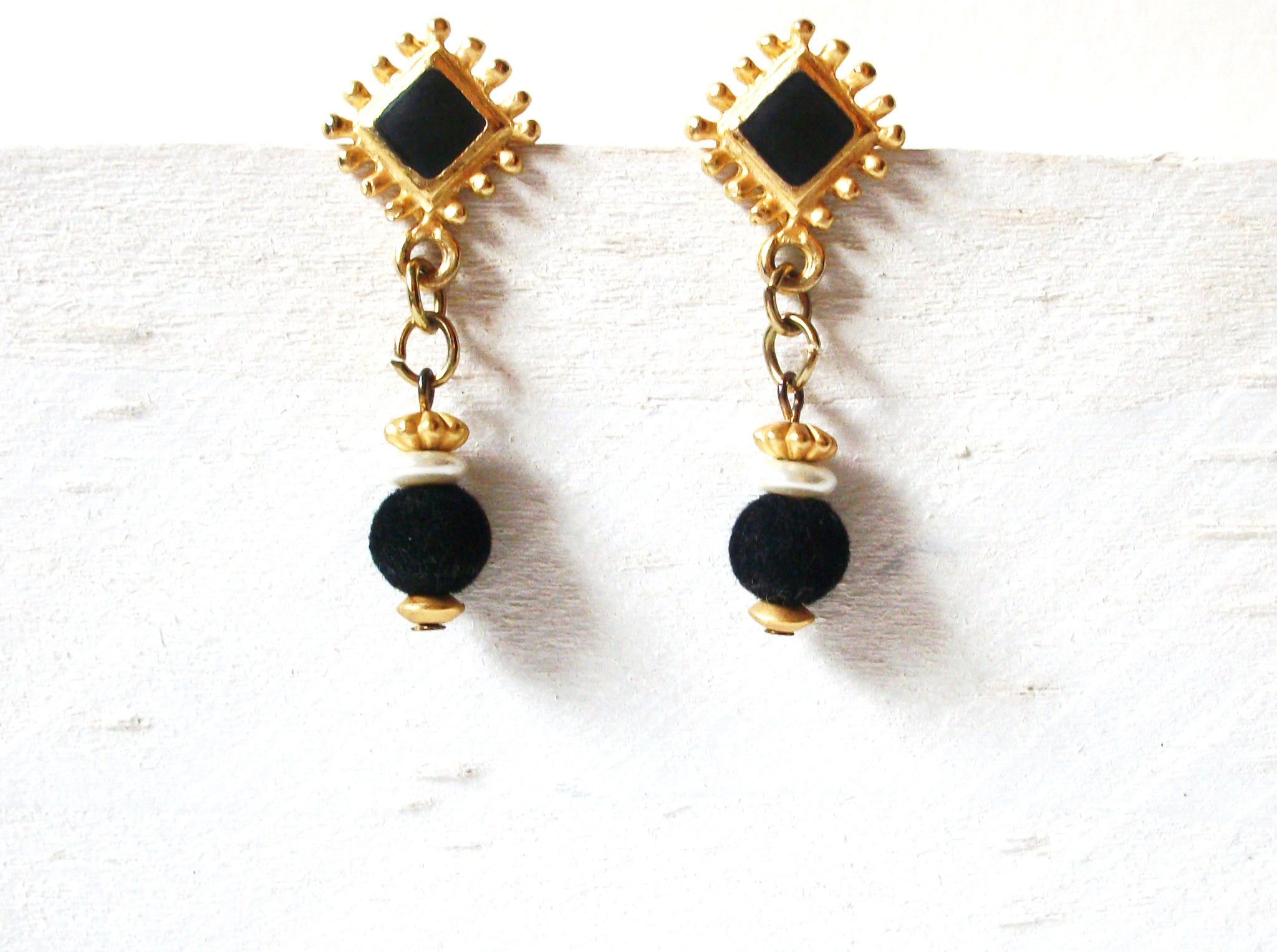 Retro Gold Black Dangle Earrings 72820