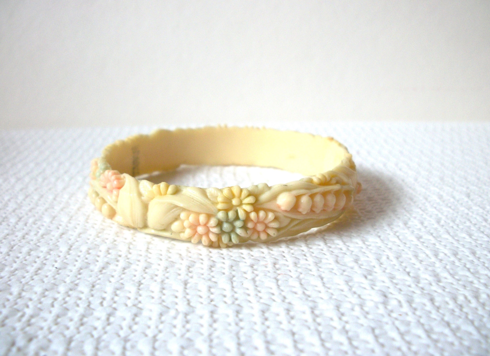 JAPAN Celluloid Floral Bracelet 72820