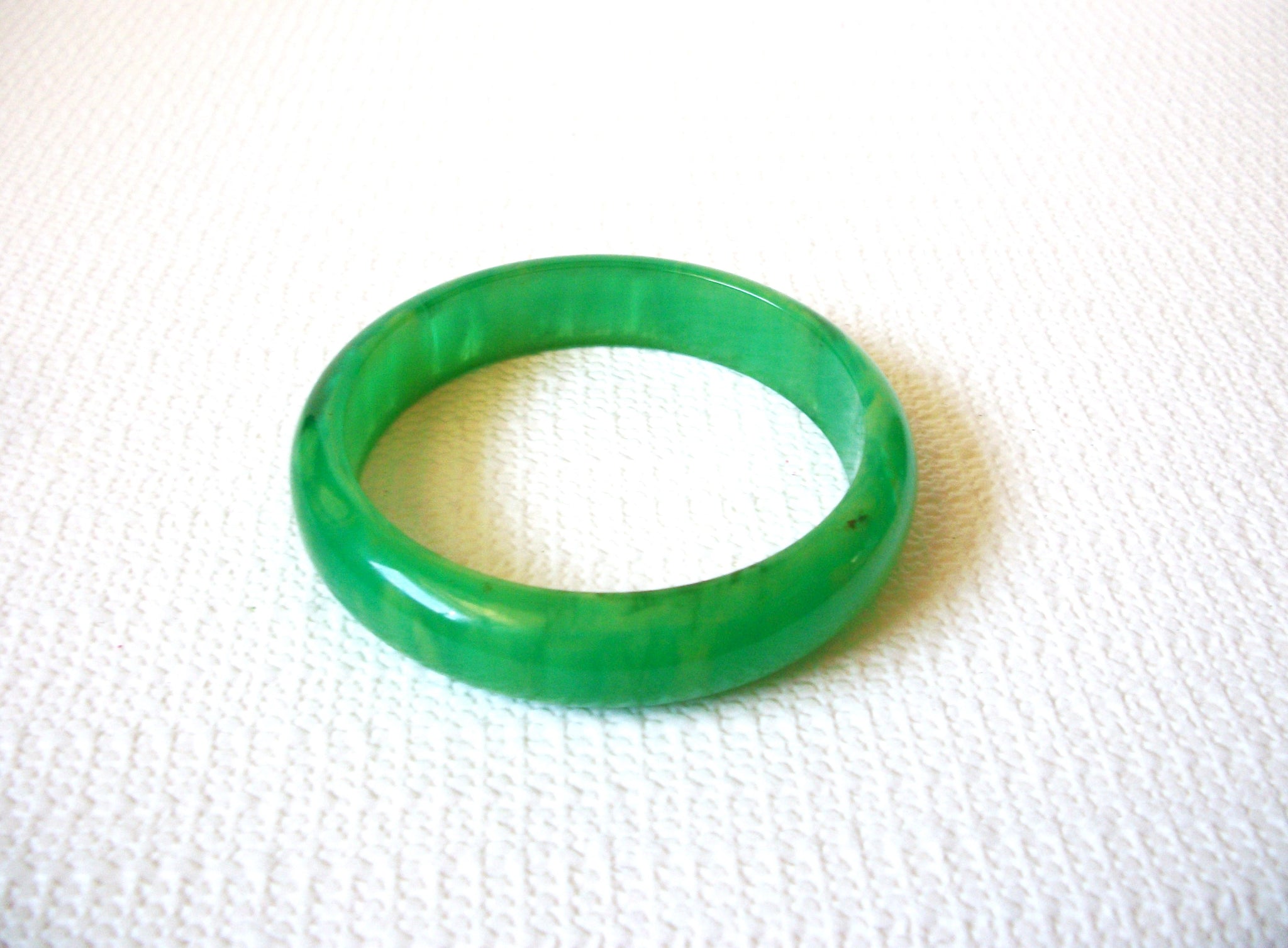 Vintage Green Lucite Bracelet Bangle 80120