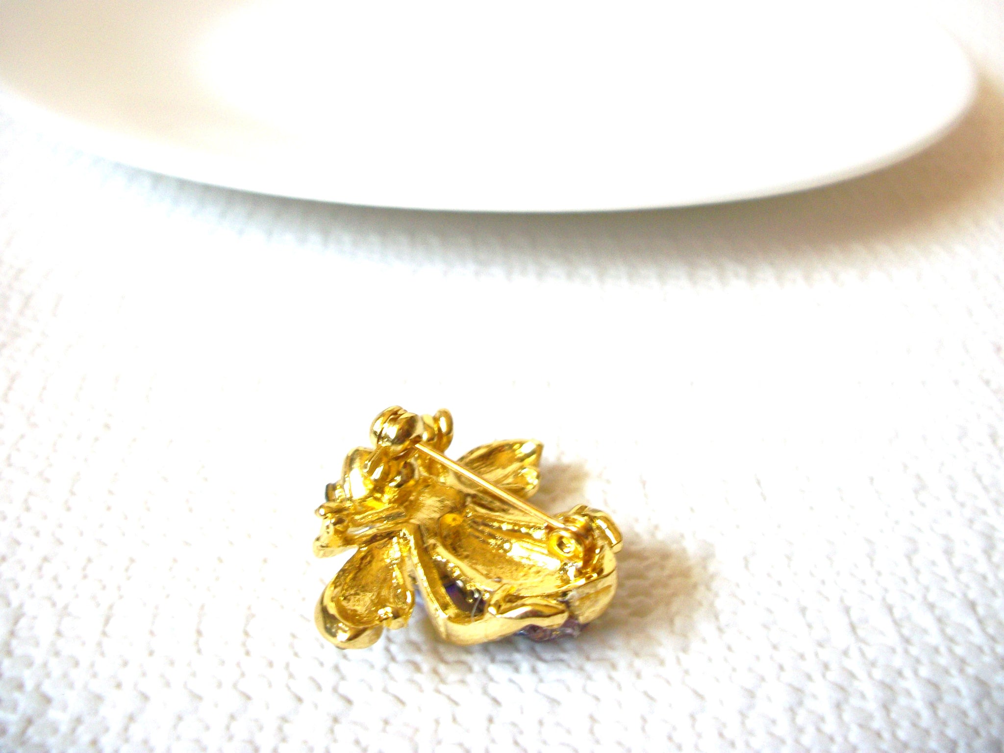 Retro Gold Toned Austrian Rhinestones Bee Brooch Pin 80620