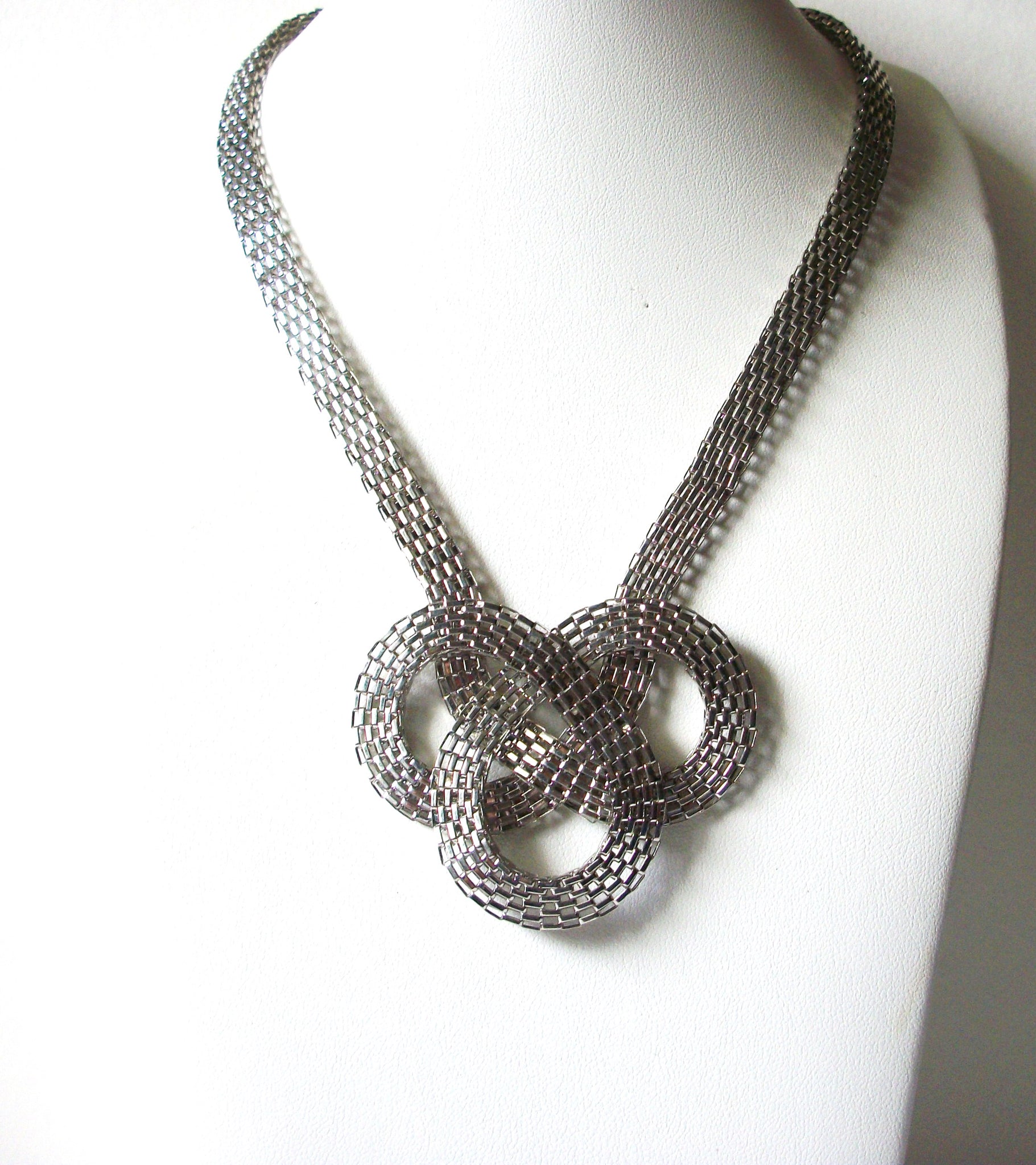 Retro Silver Toned Necklace 80220