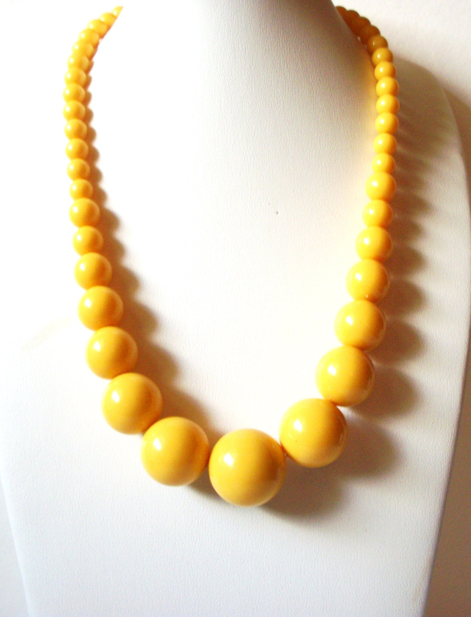 Retro 1970s Necklace 80220