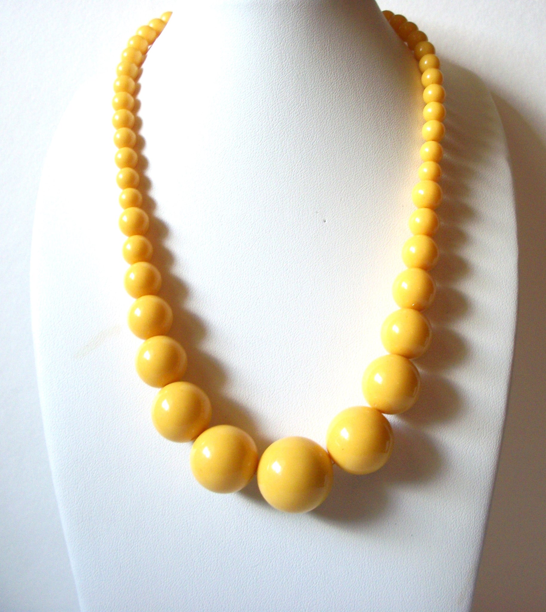 Retro 1970s Necklace 80220