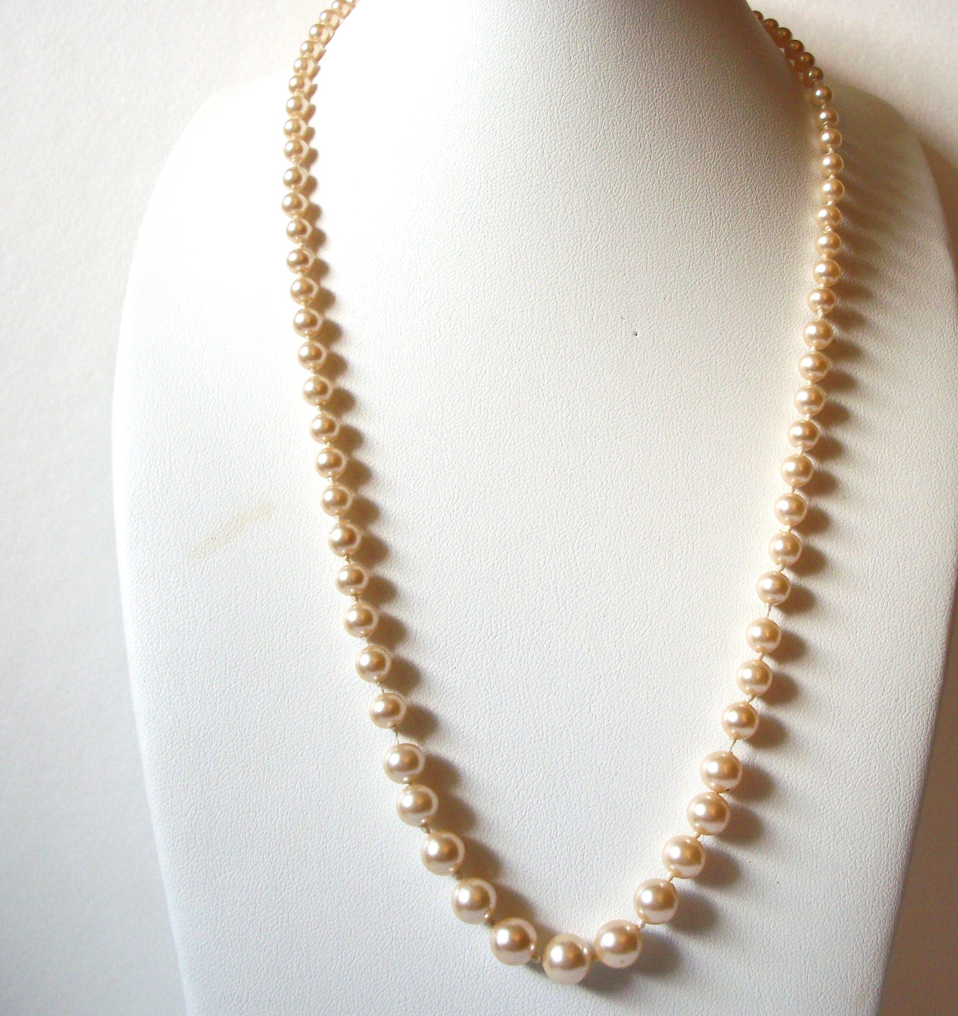 AVON Glass Pearl Necklace 80220