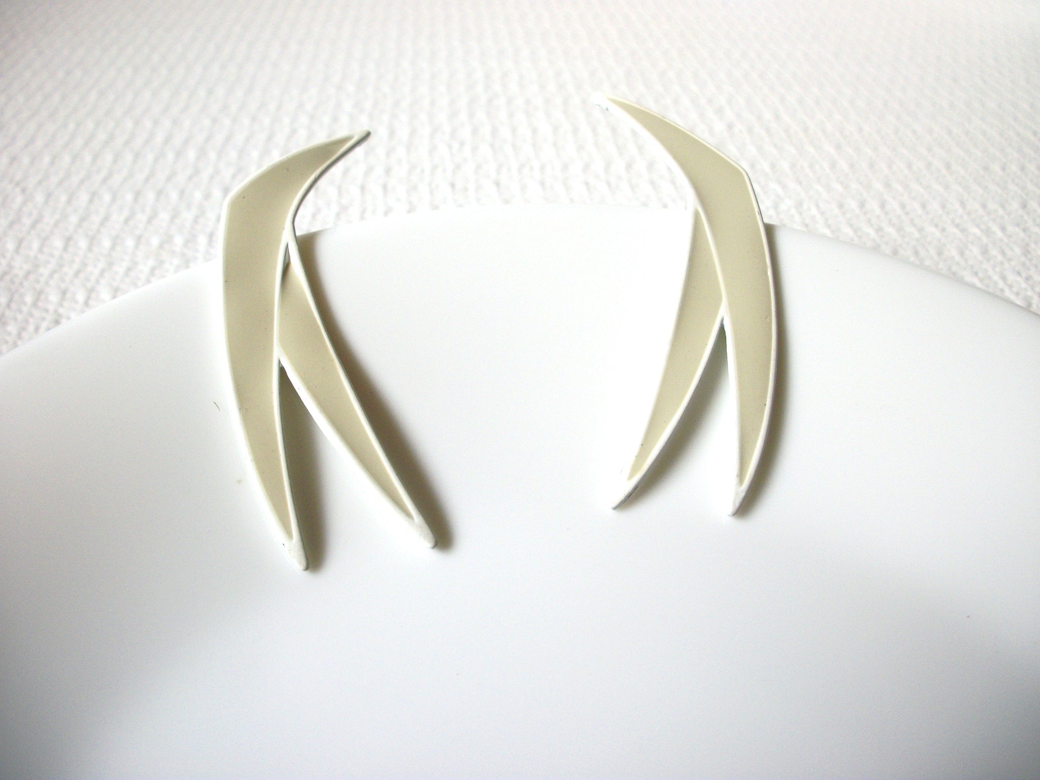 Retro White Taupe Long Earrings 80320