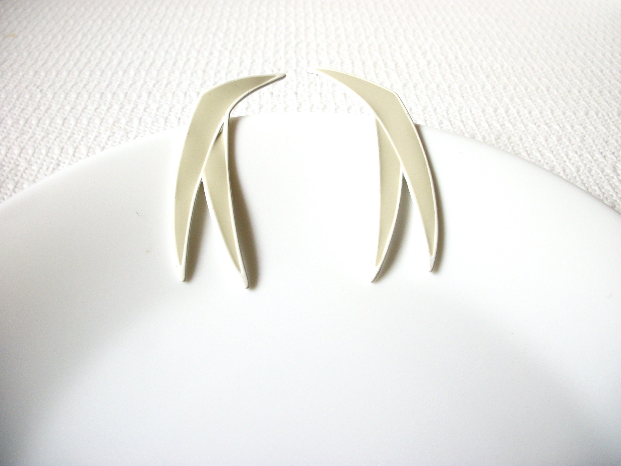 Retro White Taupe Long Earrings 80320