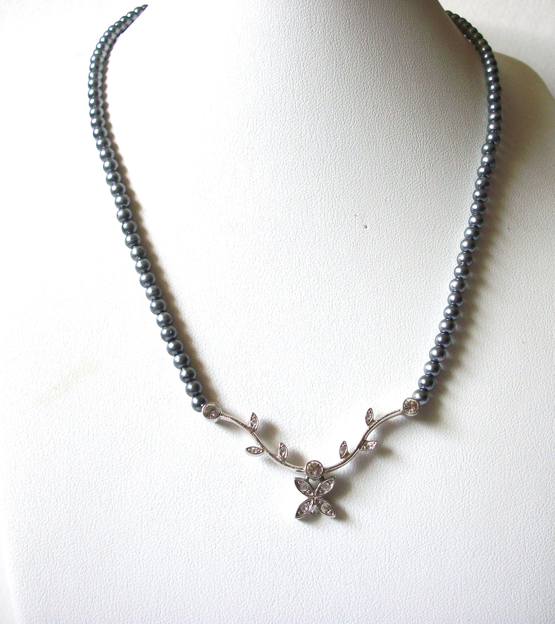 Vintage Gray Glass Pearls Rhinestone Necklace 80520