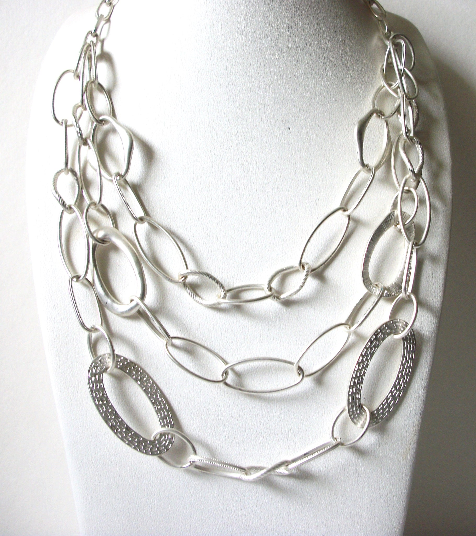 Retro Silver Toned Necklace 80520