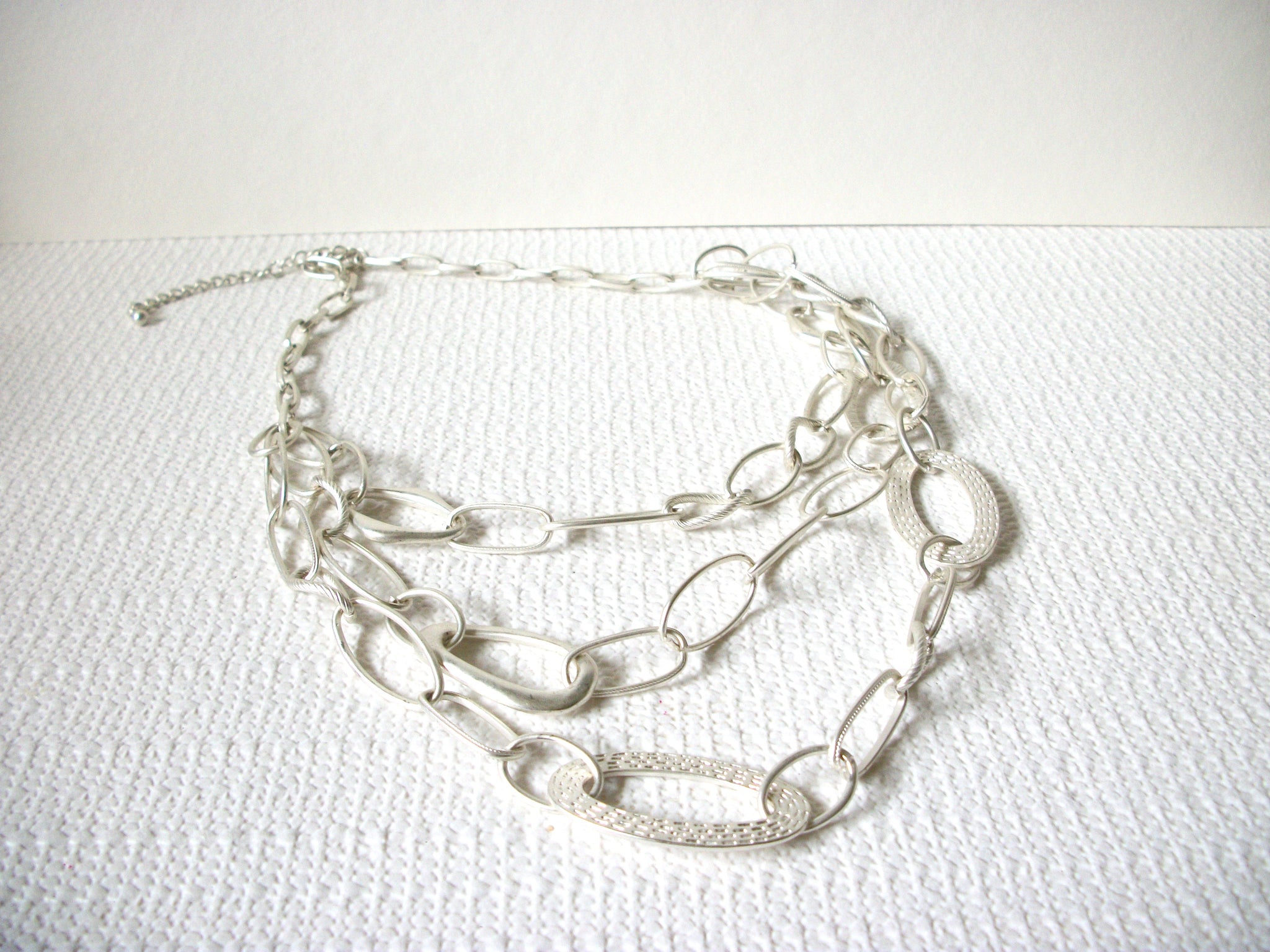 Retro Silver Toned Necklace 80520