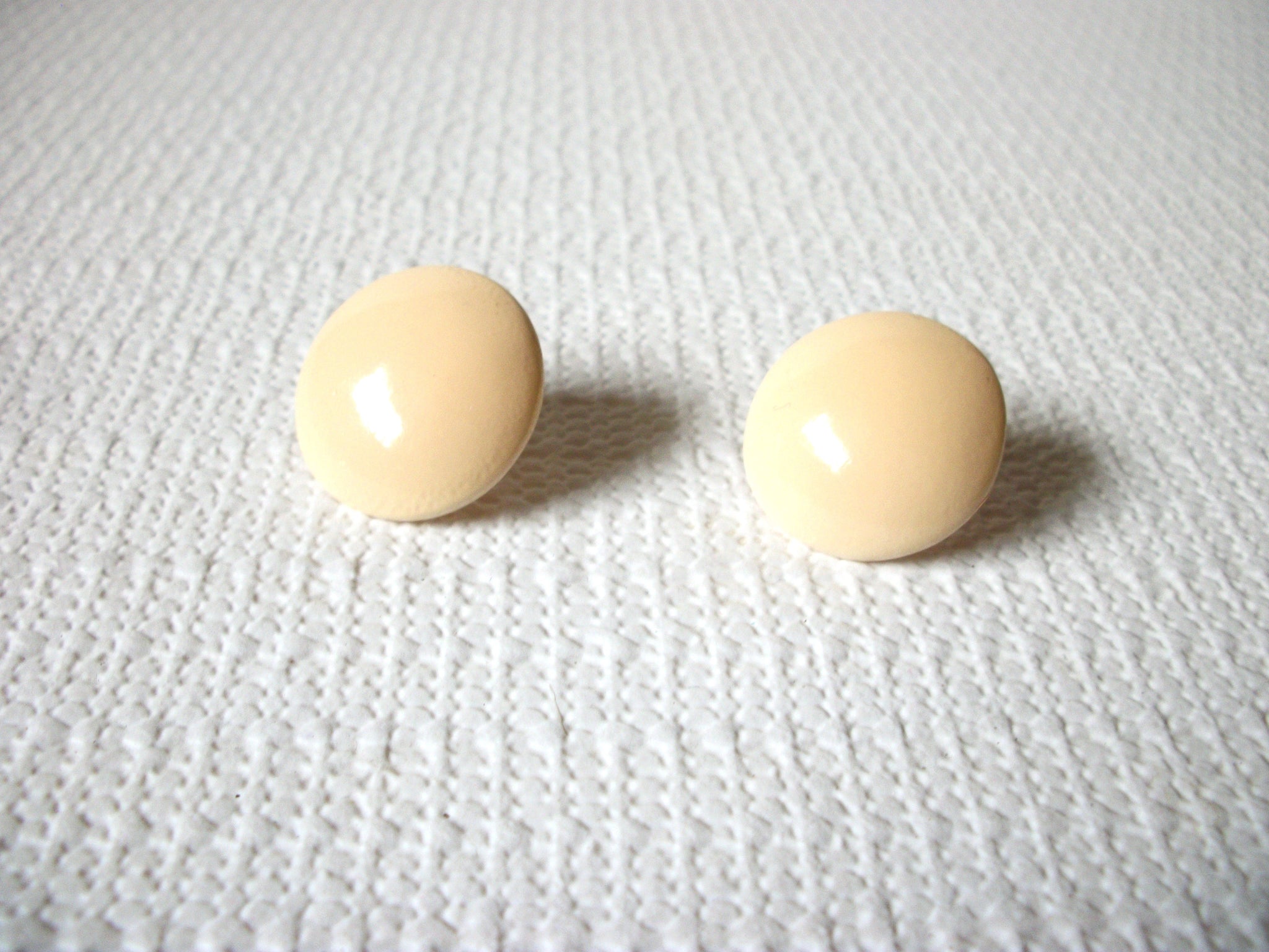 Vintage Pale Peach Dome Earrings 80720