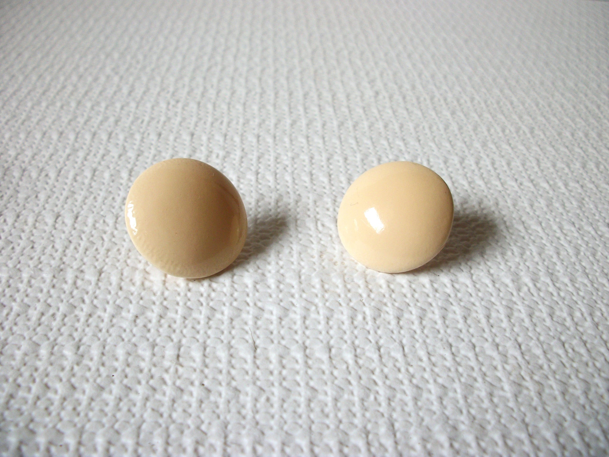 Vintage Pale Peach Dome Earrings 80720