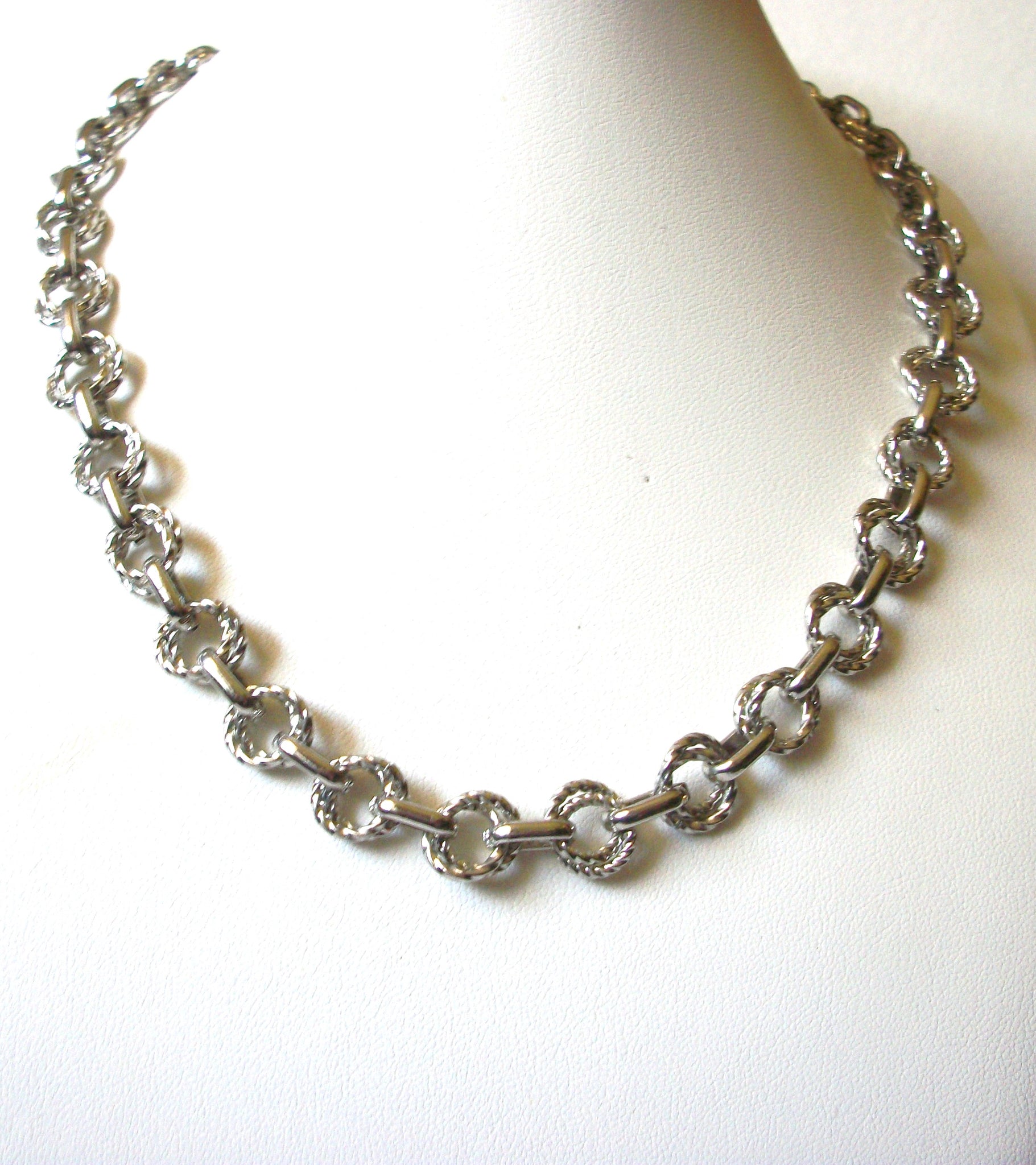 Retro Silver Toned Link Necklace  81520