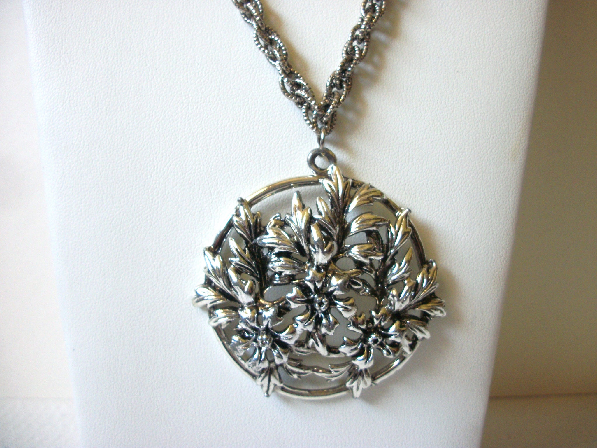 Retro Floral Pendant Necklace 81320