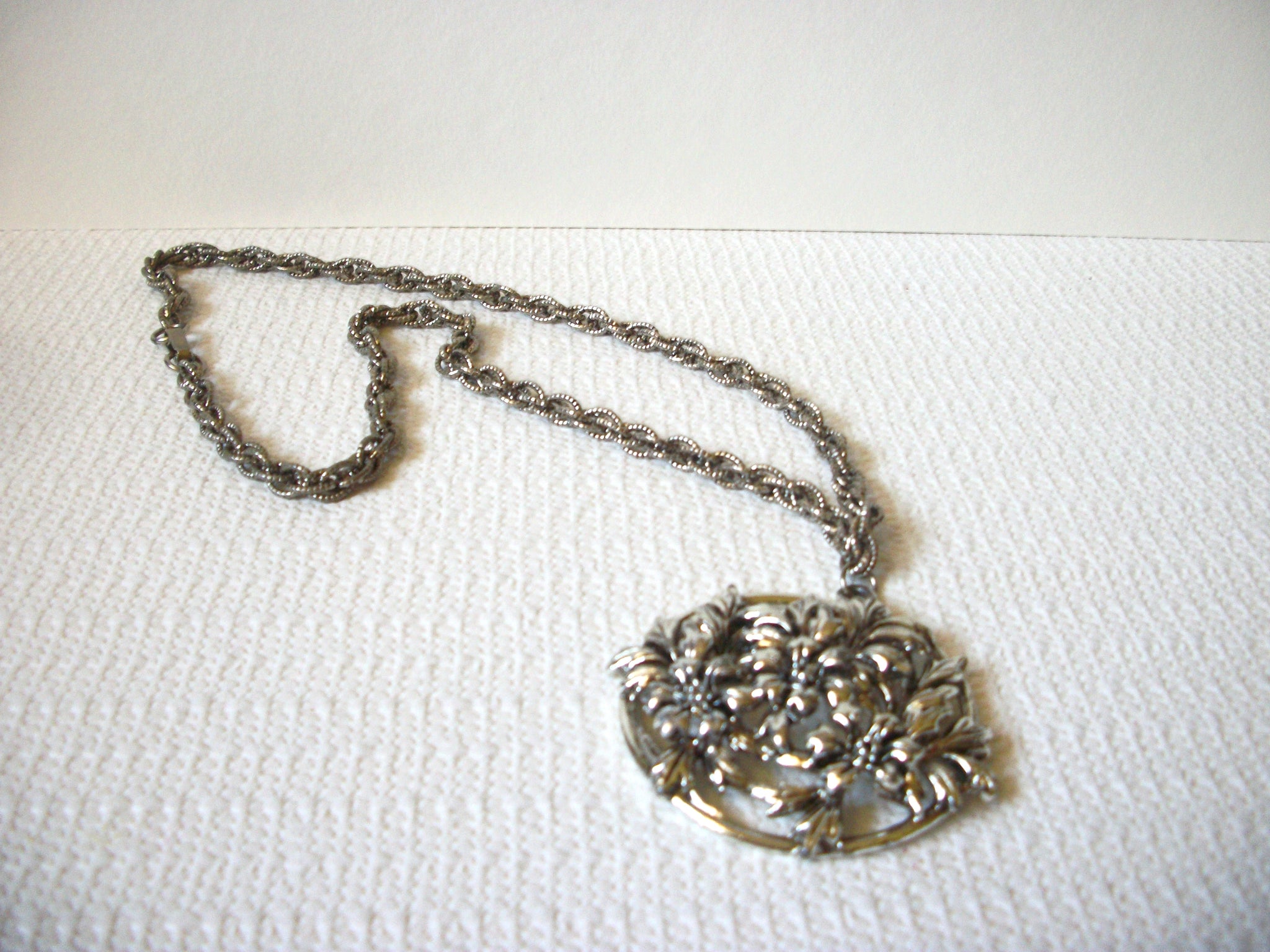 Retro Floral Pendant Necklace 81320