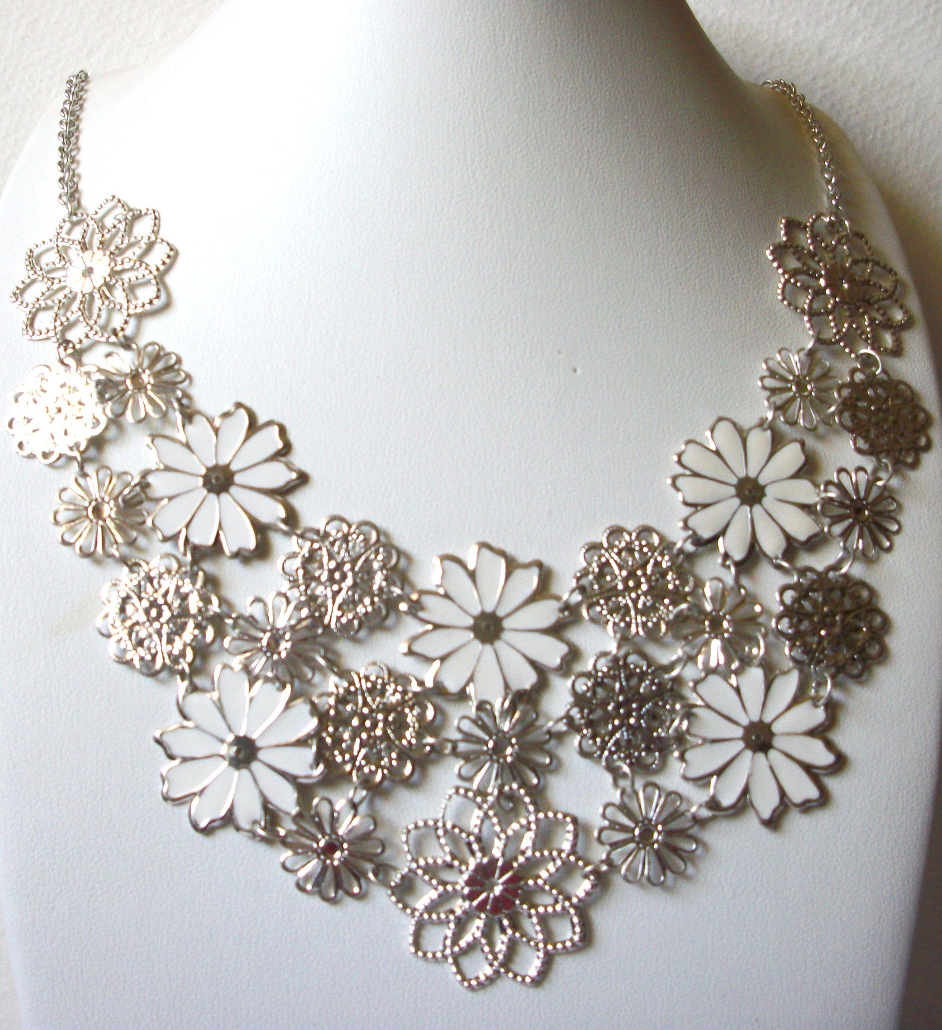 CLAIRE`s Retro Floral Necklace 81320