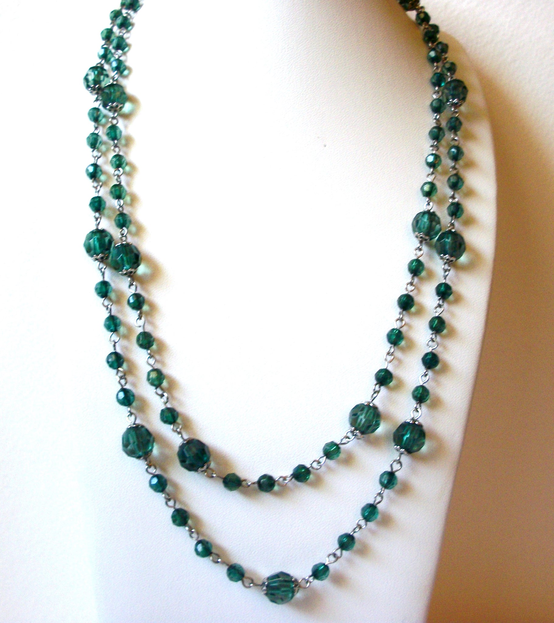 Vintage Emerald Green Czech Glass Necklace 81520