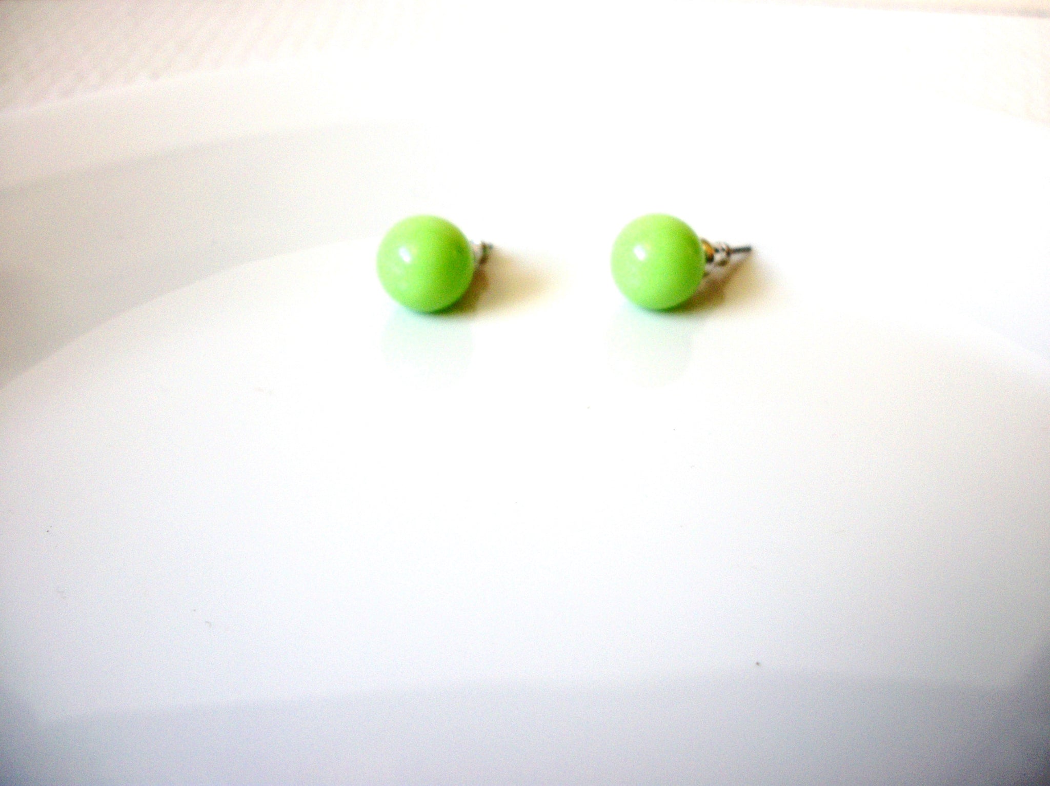 Vintage Small Green Stud Earrings 81520