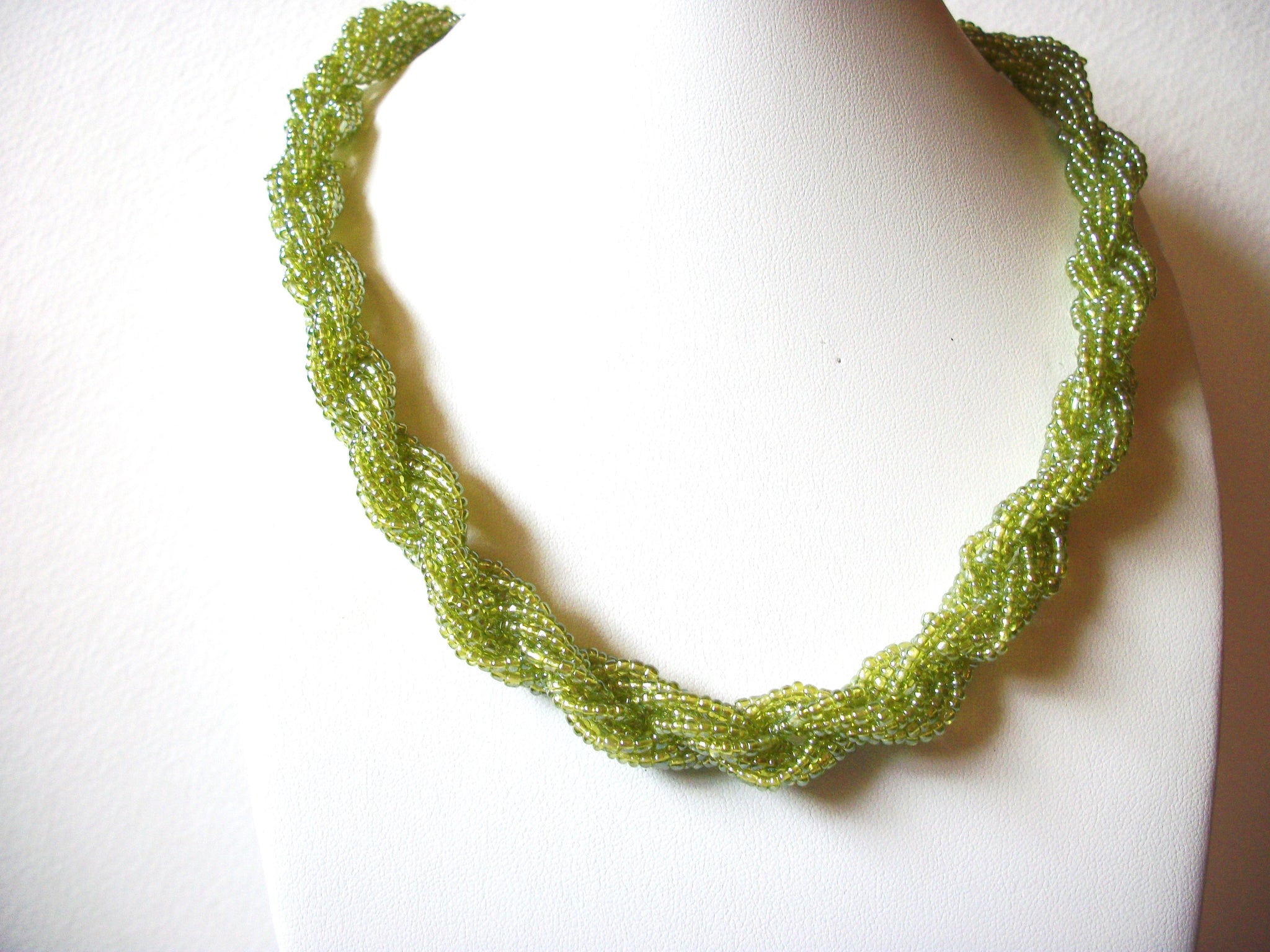 Vintage Green Glass Necklace 81620