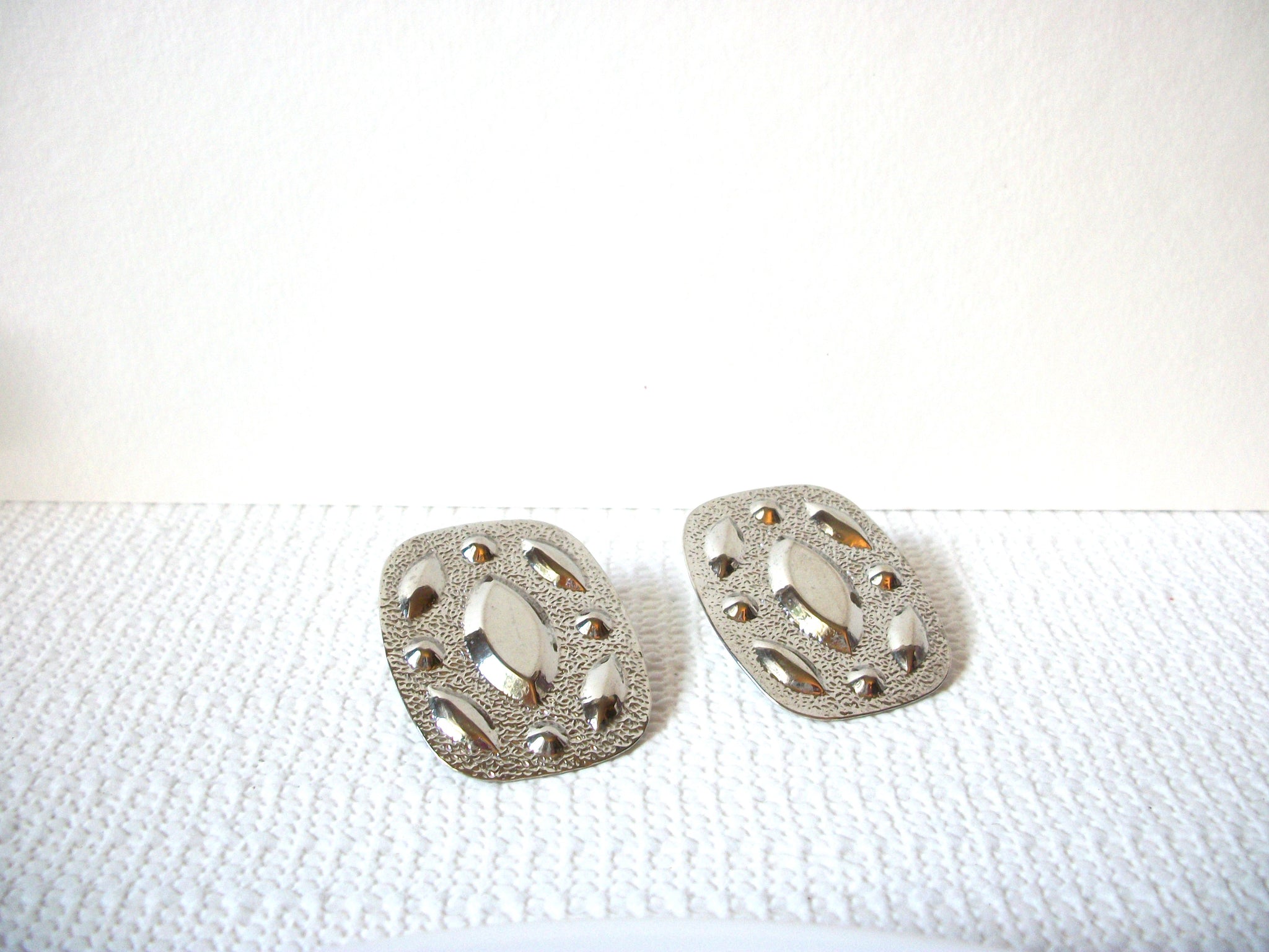 Retro Silver Toned Spanish Earrings 82020