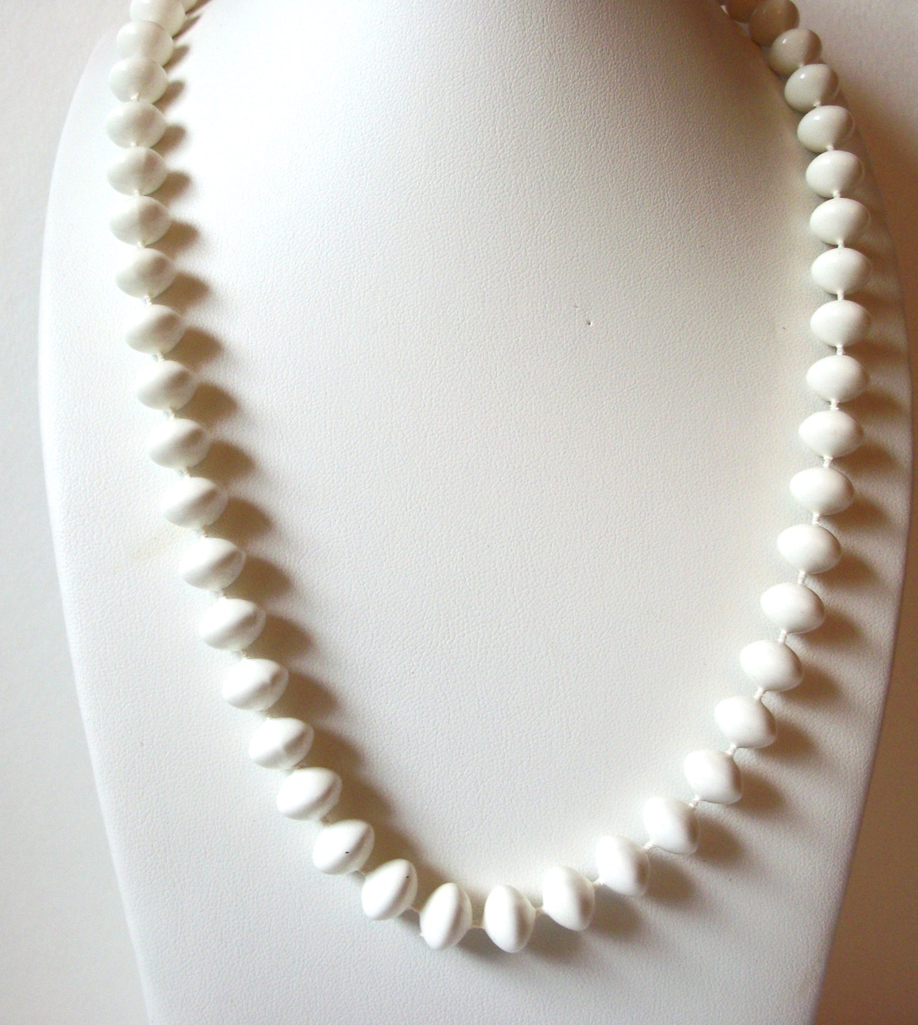 Retro White Beaded Necklace 82120