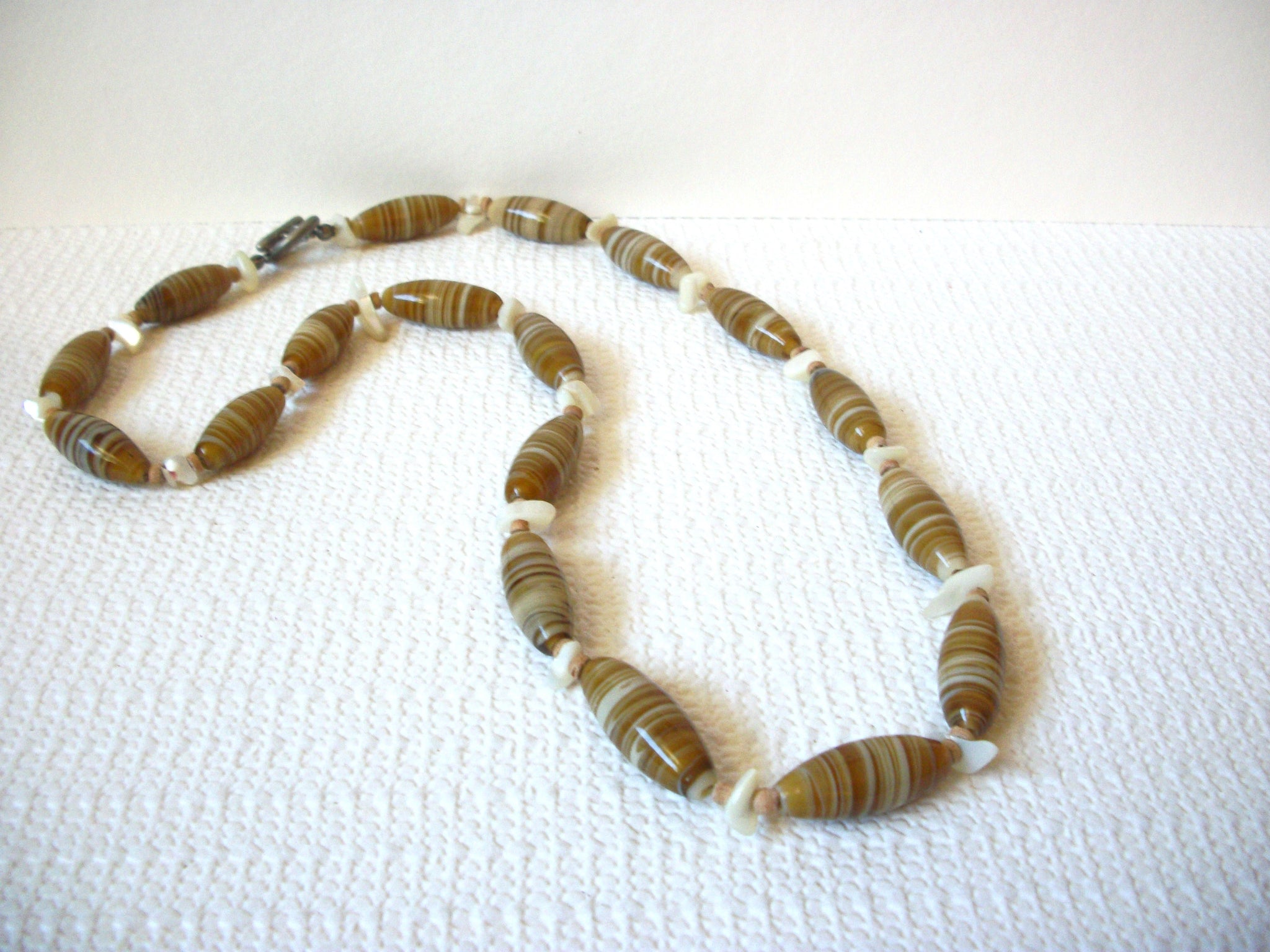 Vintage Glass Shell Necklace 82420
