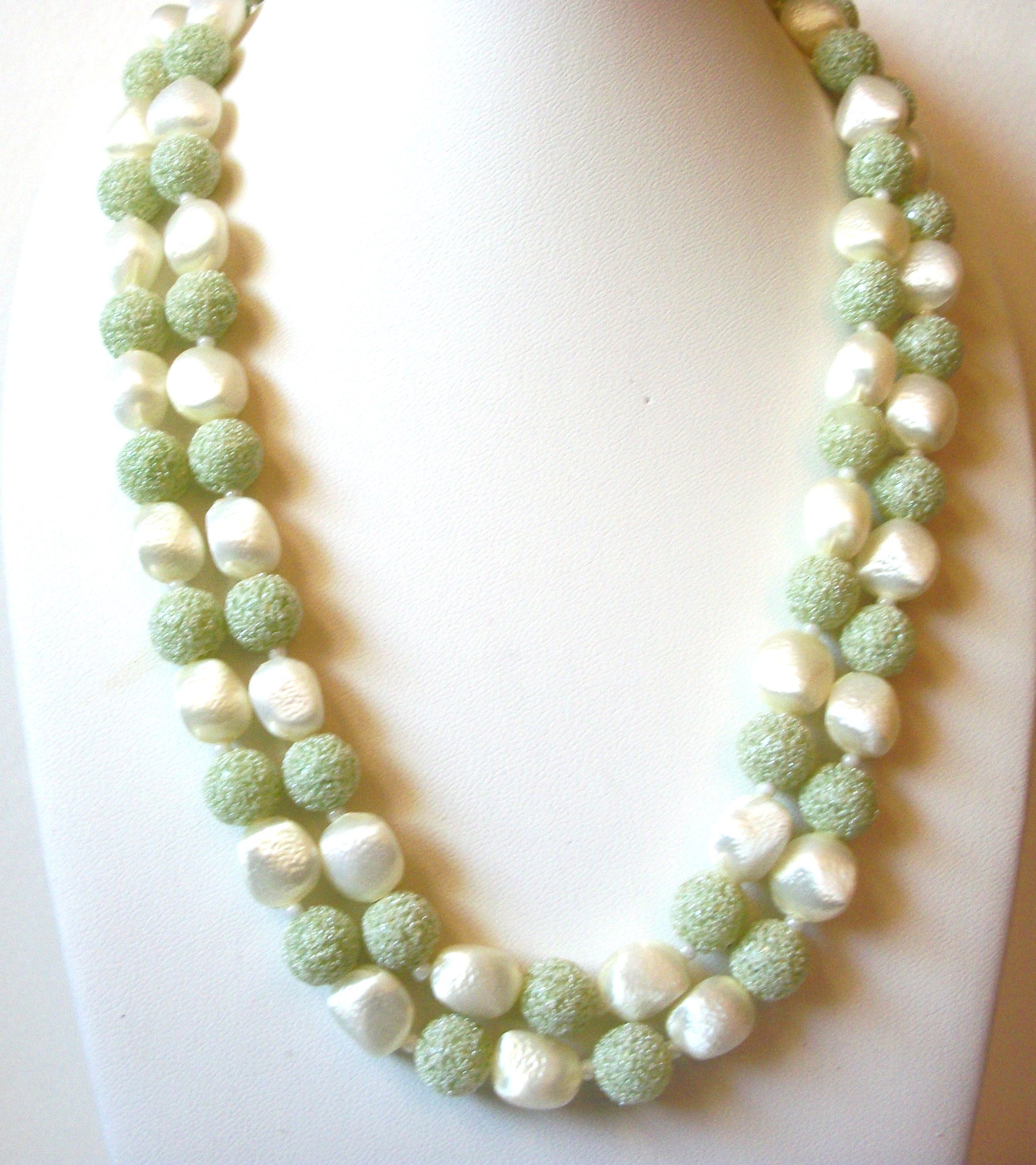 Vintage Pale Green Sugar Beads Necklace 82520