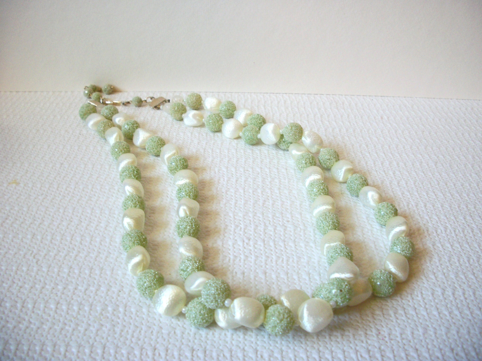 Vintage Pale Green Sugar Beads Necklace 82520