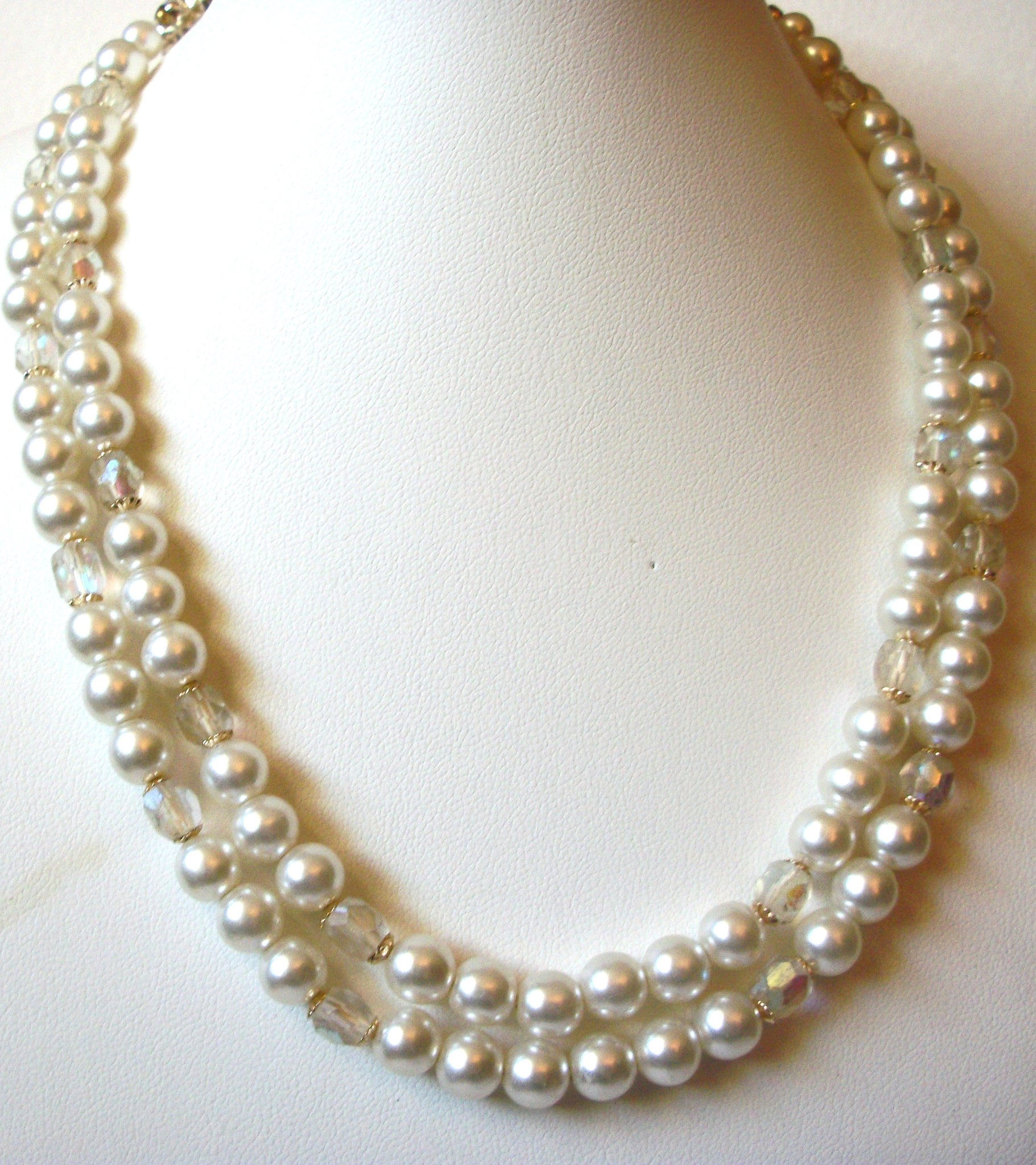 Vintage JAPAN Glass Pearl Necklace 82820