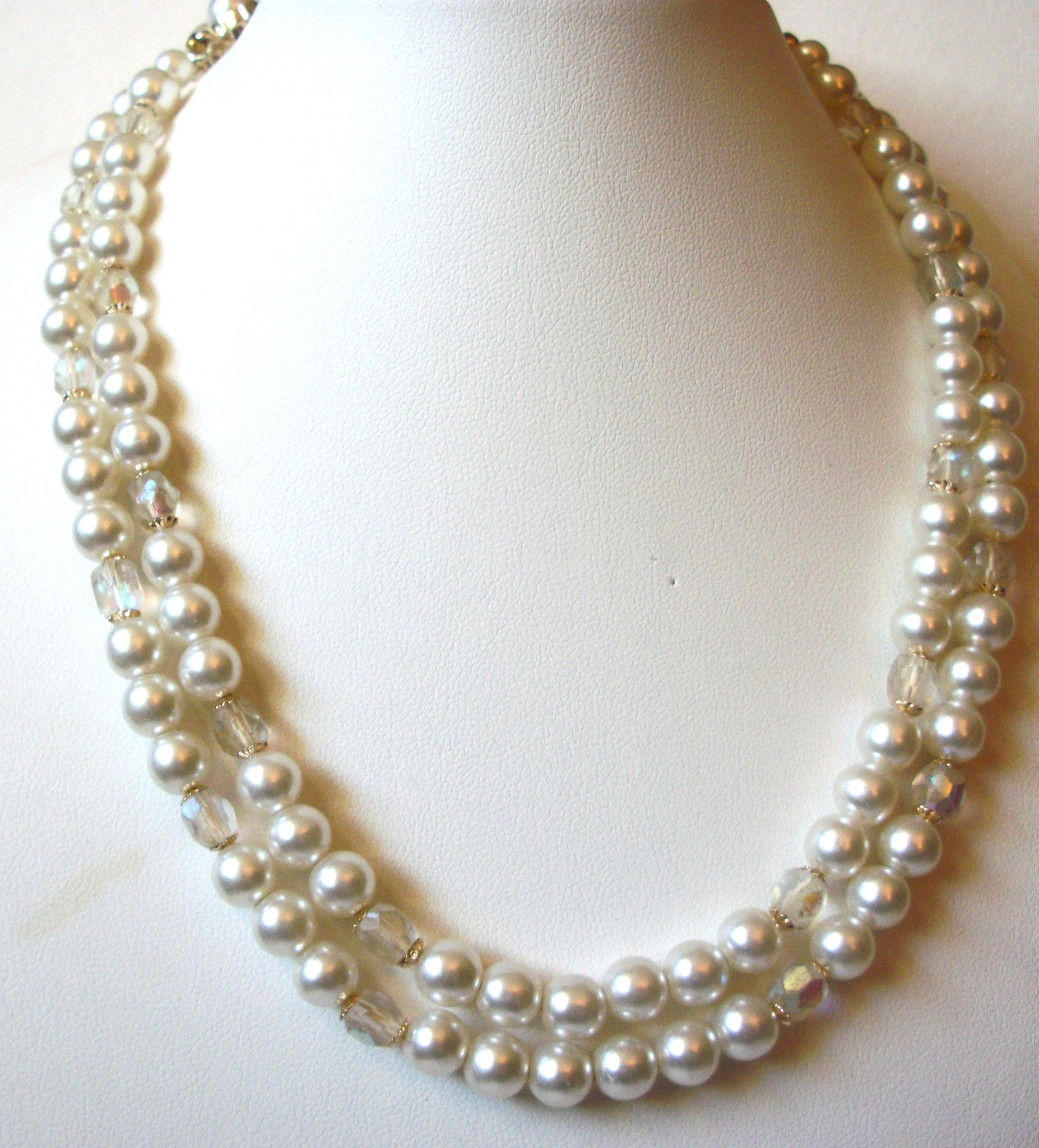 Vintage JAPAN Glass Pearl Necklace 82820