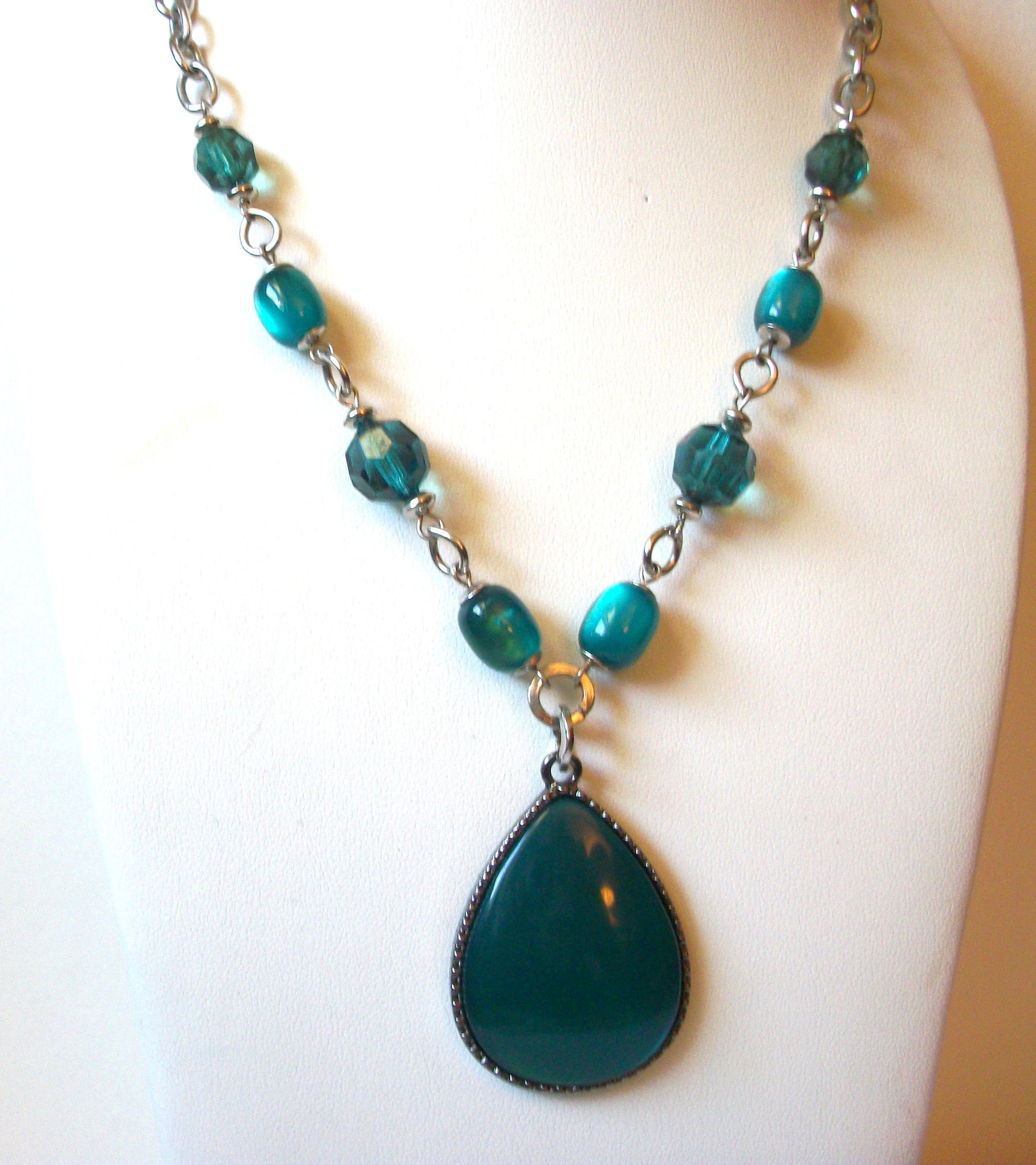 Retro Lucite Green Teal Necklace 82820