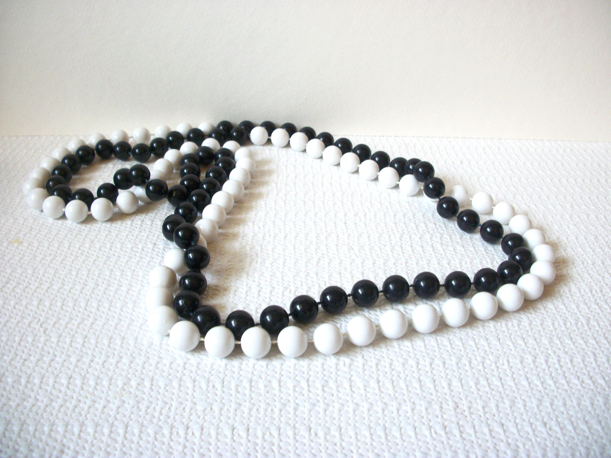 Vintage Black White Necklace 82920