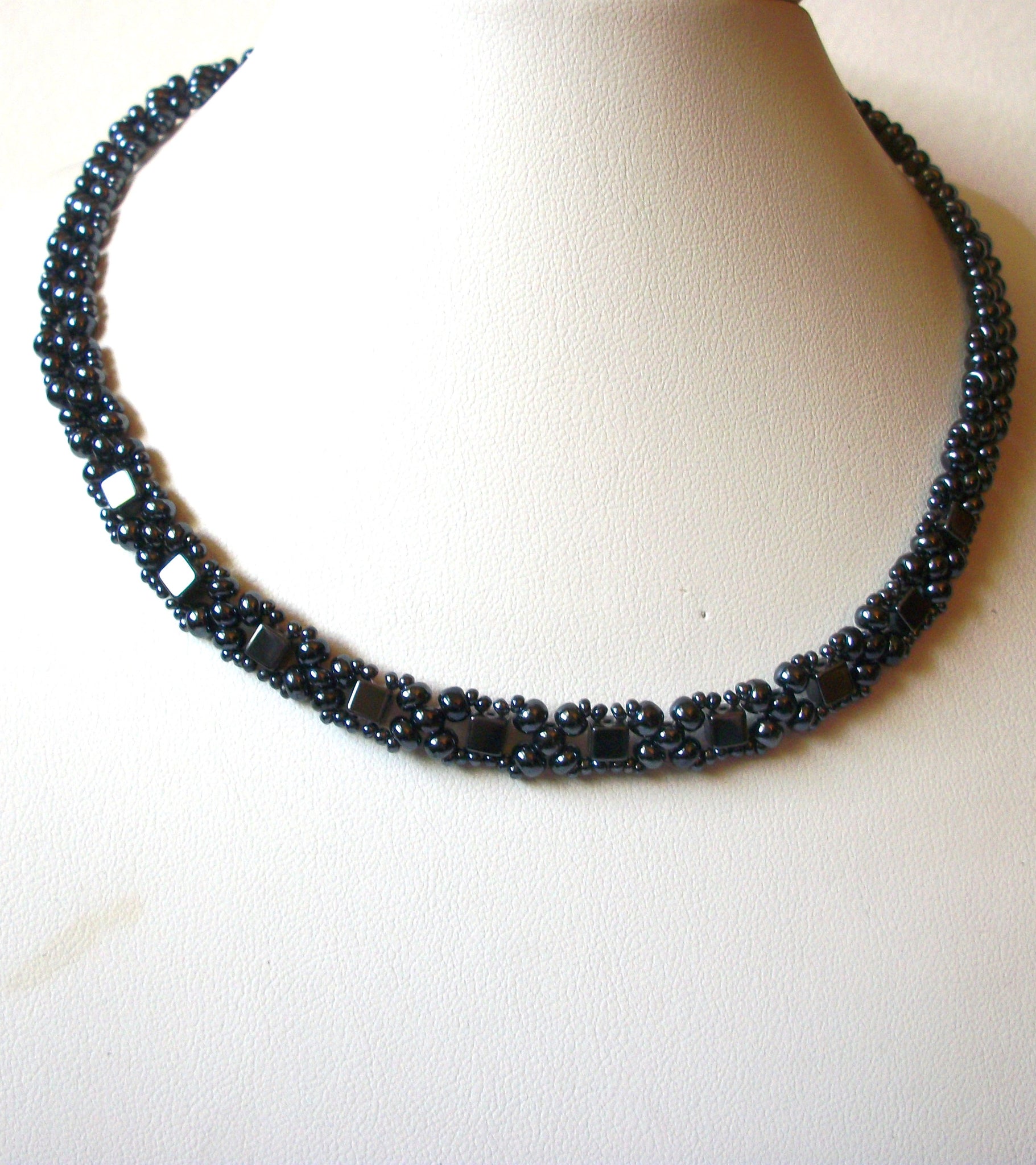 Hematite Glass Choker Necklace 90120