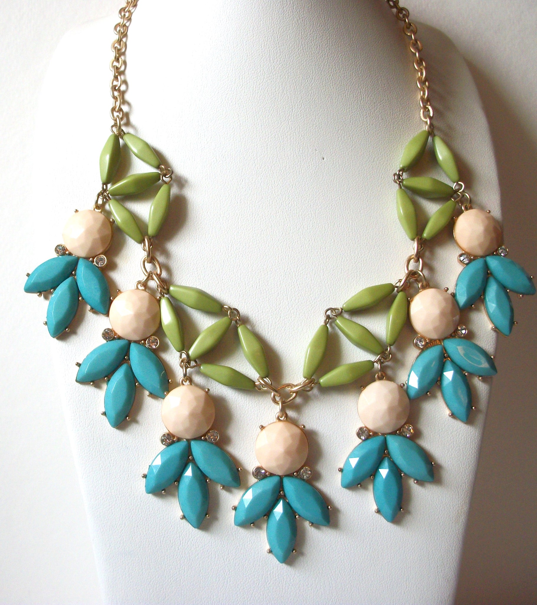 Retro Statement Bib Necklace 82920