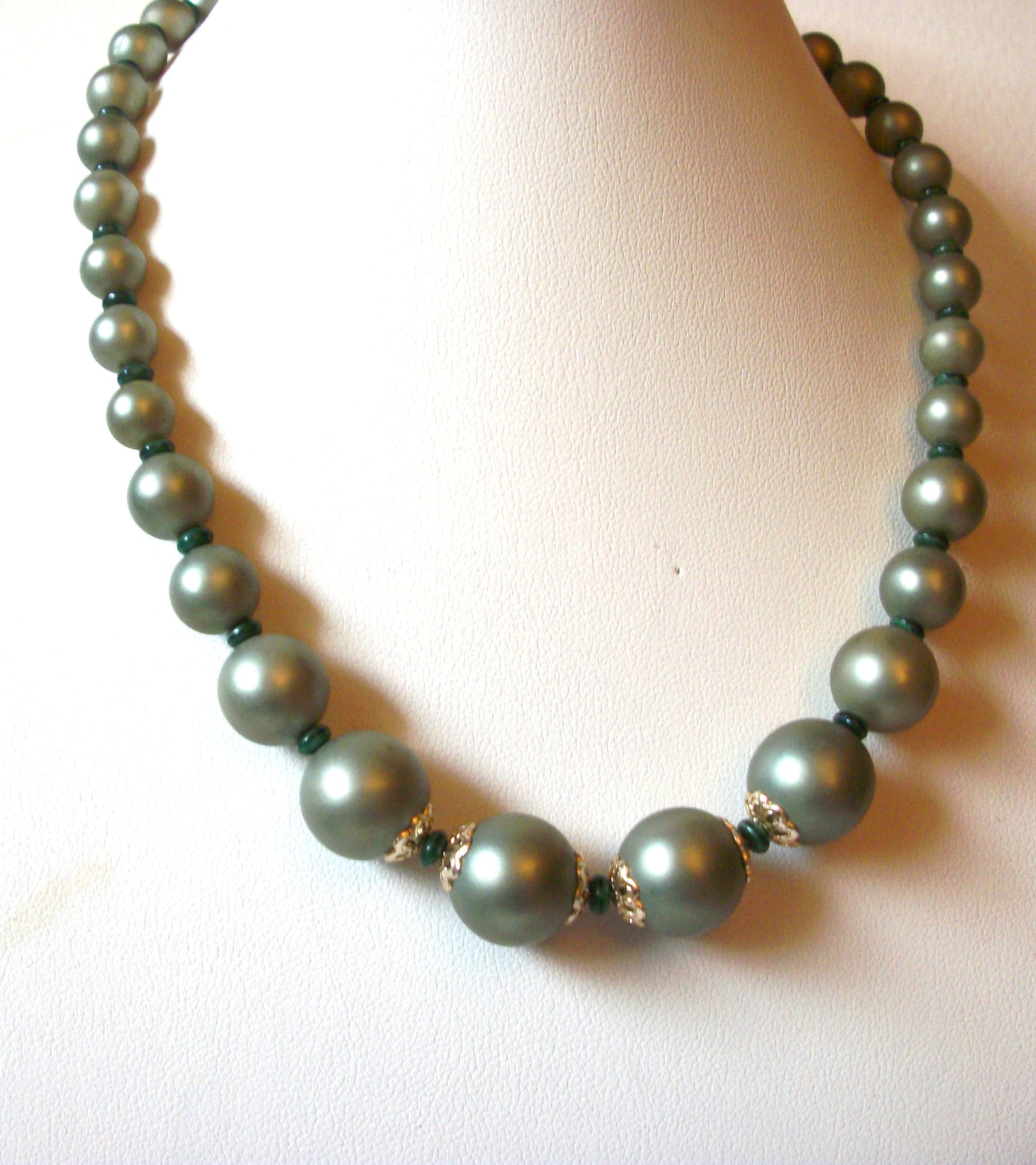 Vintage Glass Pearl Necklace 90120