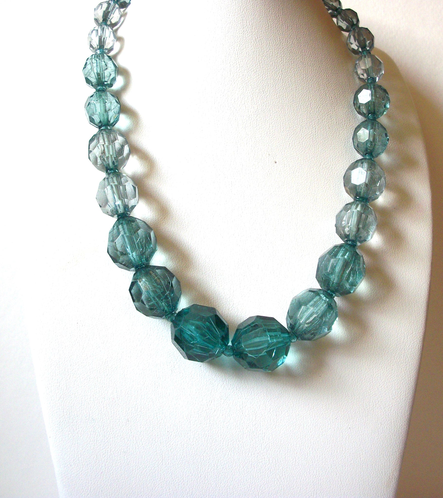 Retro Teal Green Translucent Necklace 90320