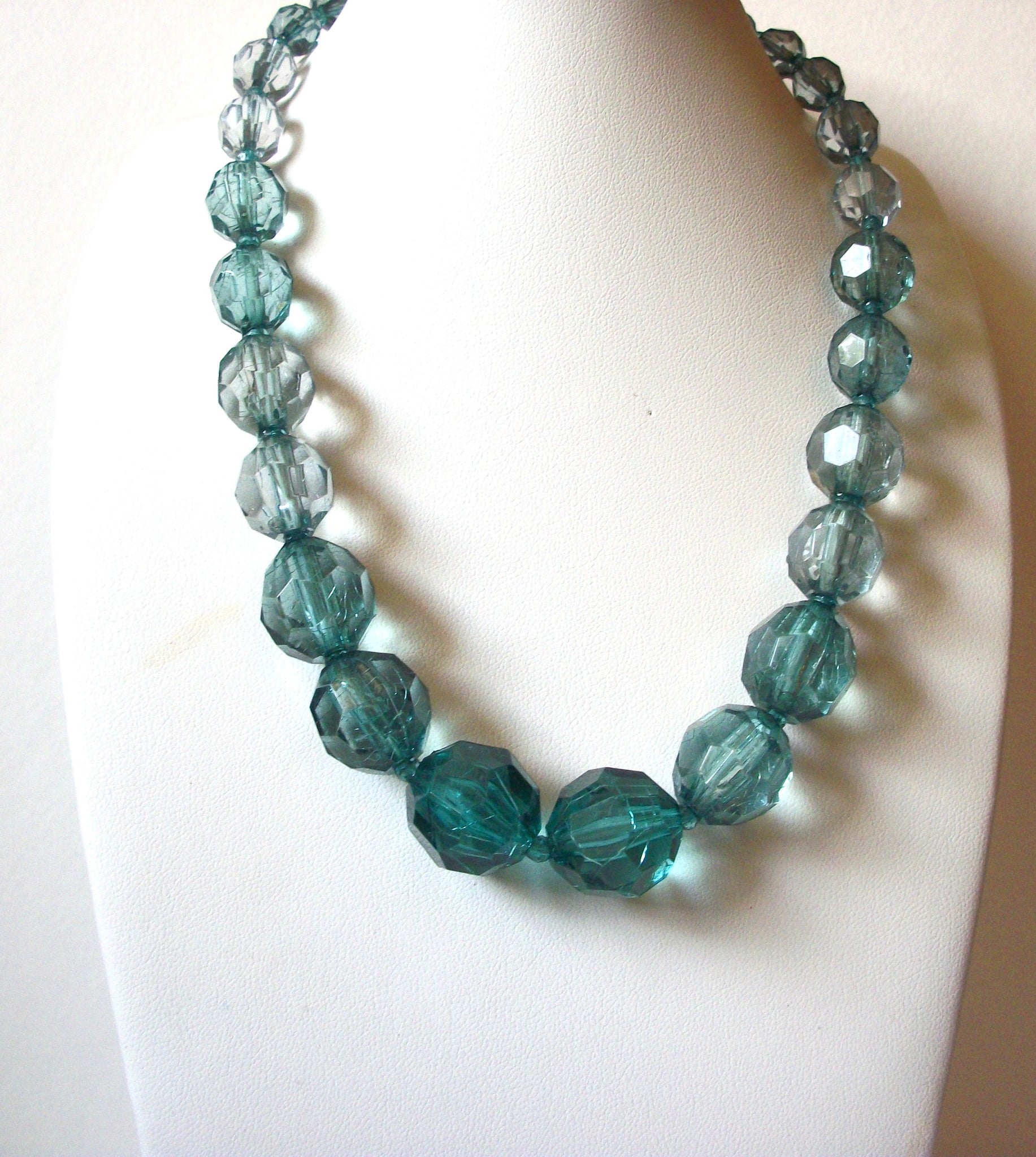 Retro Teal Green Translucent Necklace 90320