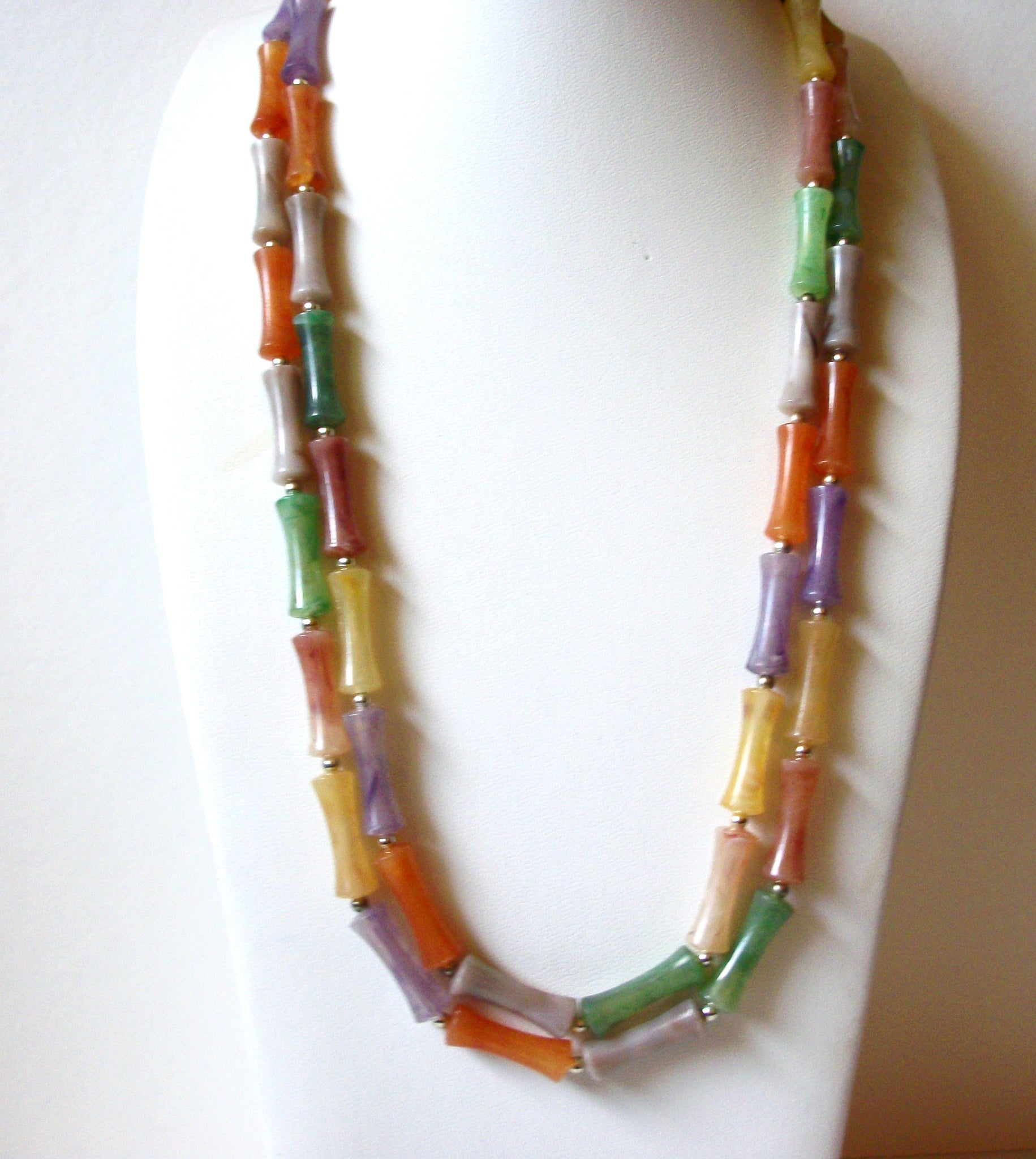 Vintage Lucite Necklace 90520