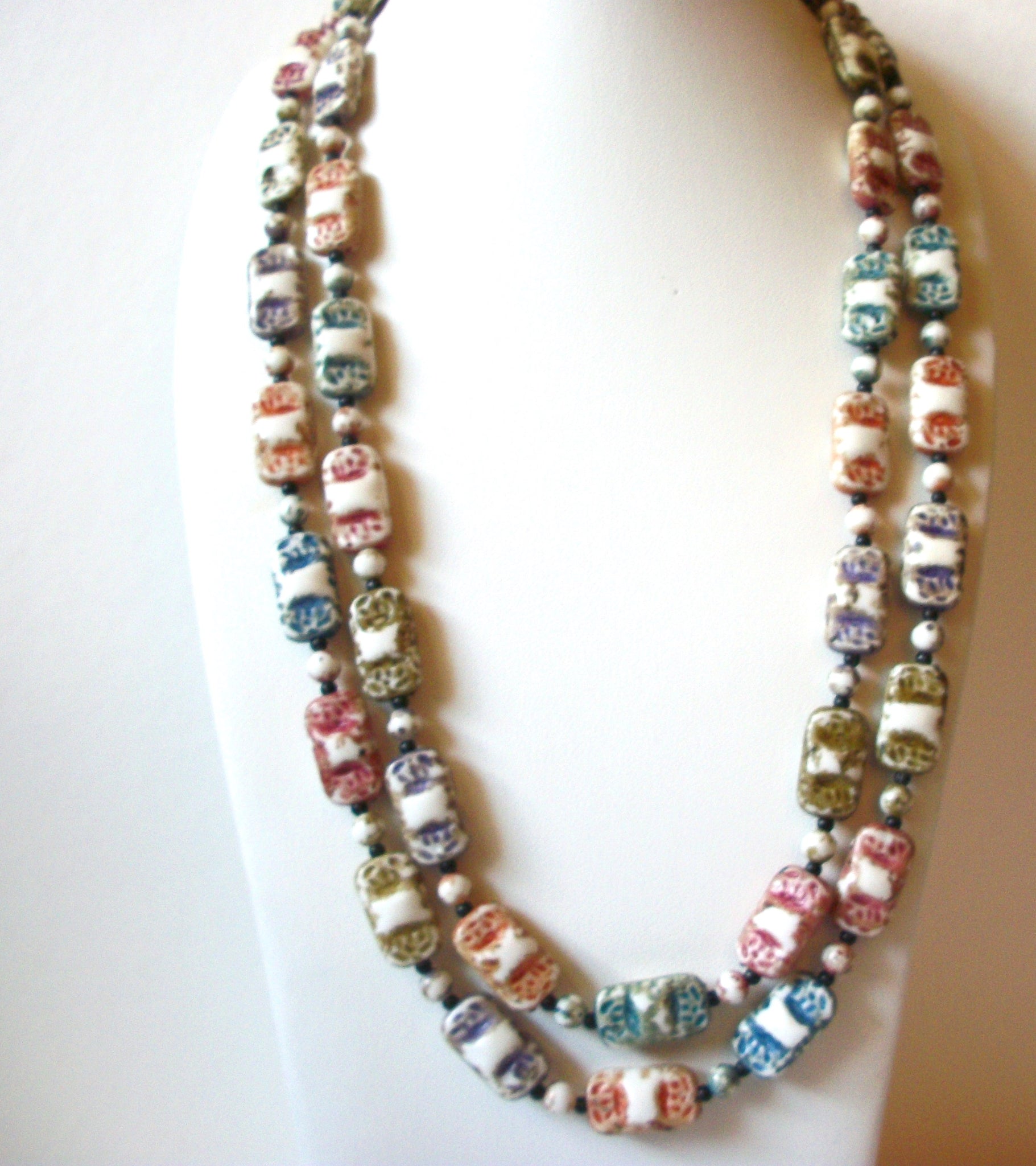 Vintage Hand Molded Necklace 90720