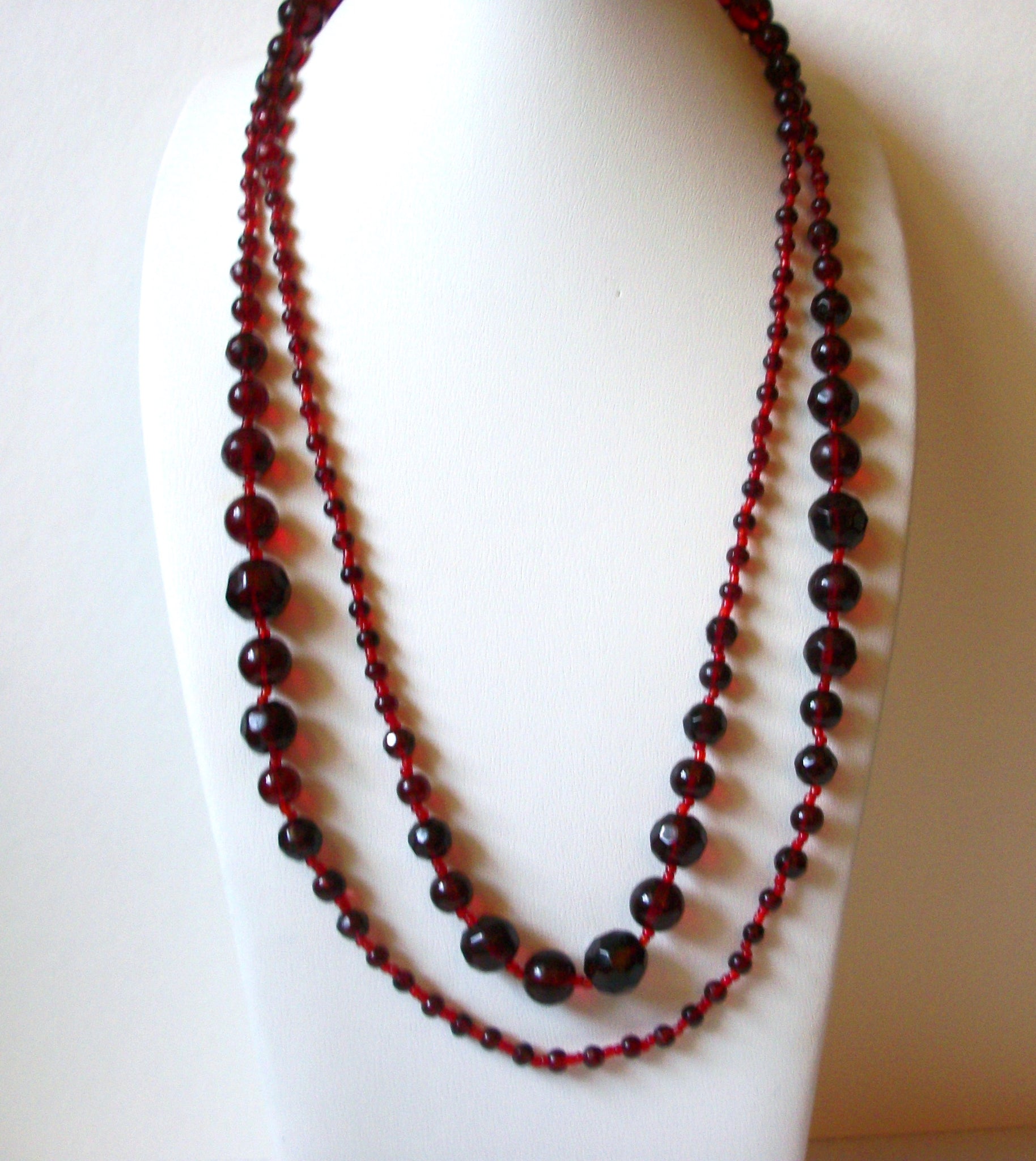 Retro Dark Red Translucent Glass Necklace 90620