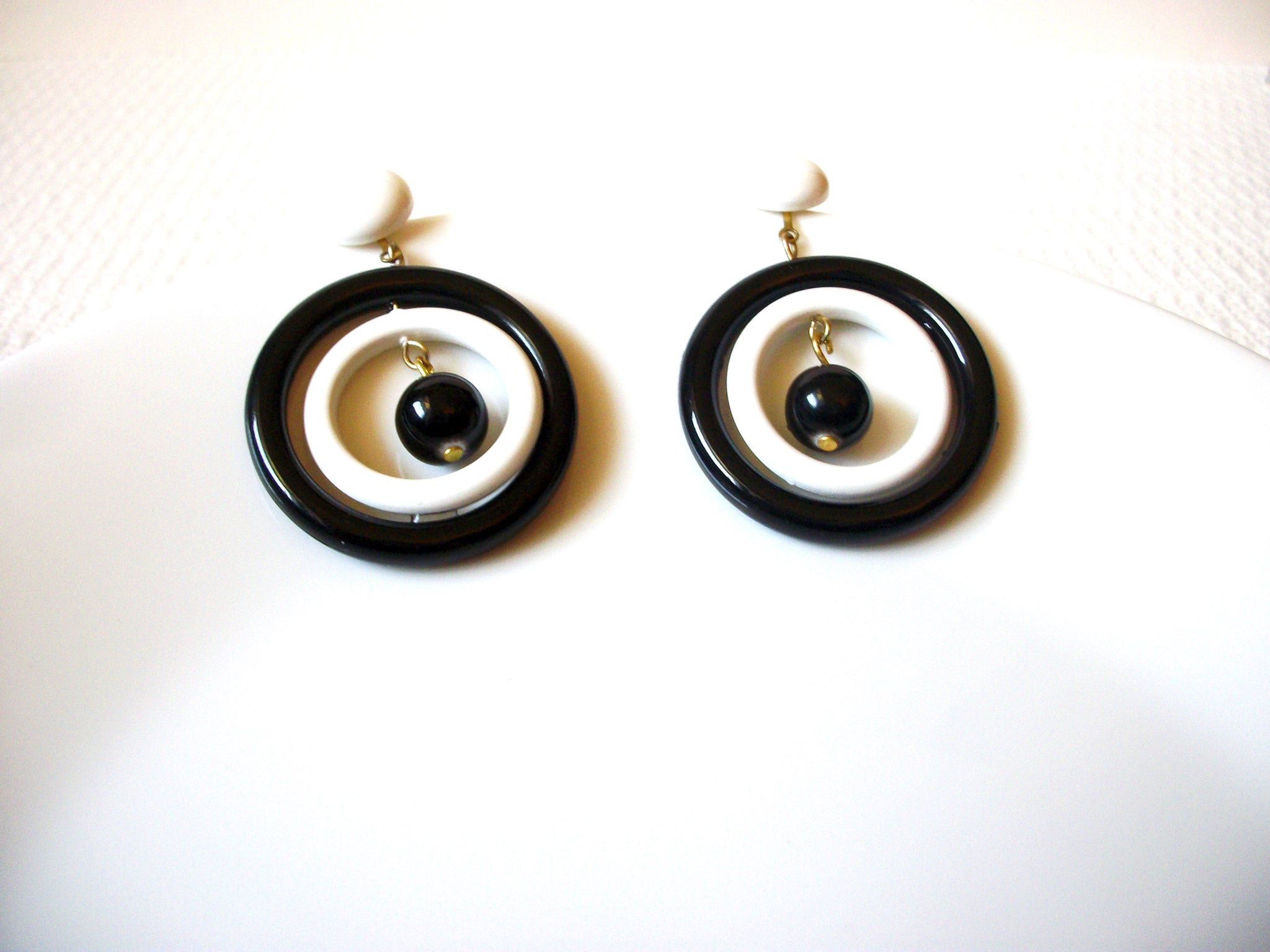 Retro Black White Earrings 91320