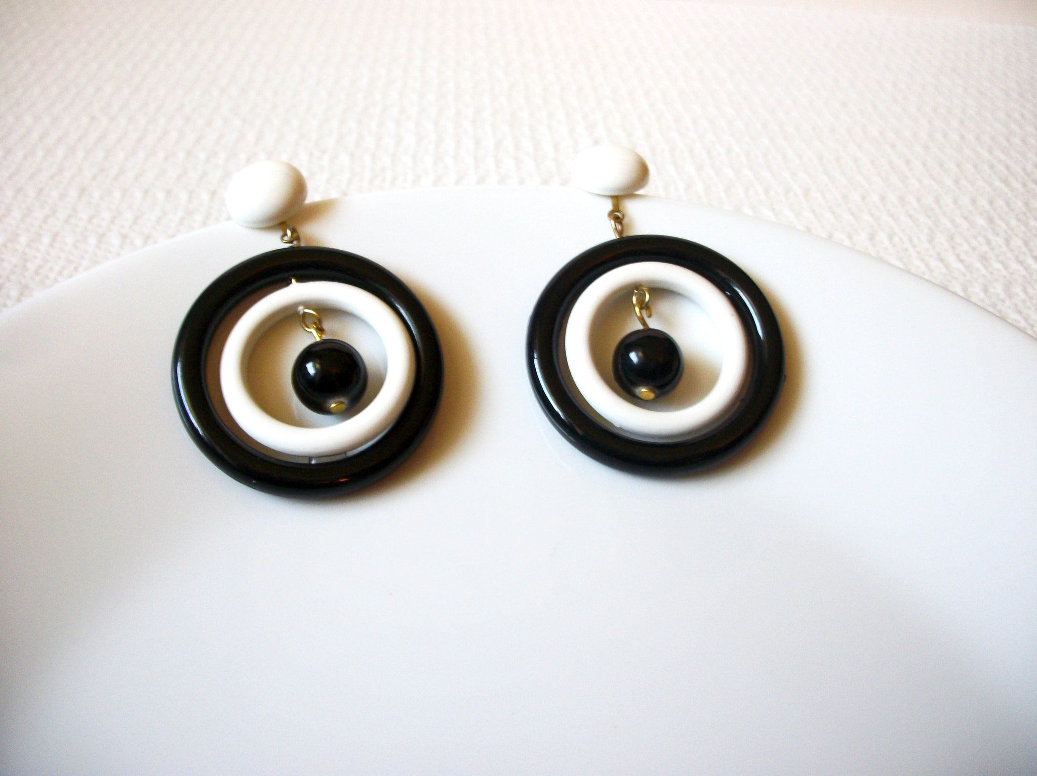 Retro Black White Earrings 91320