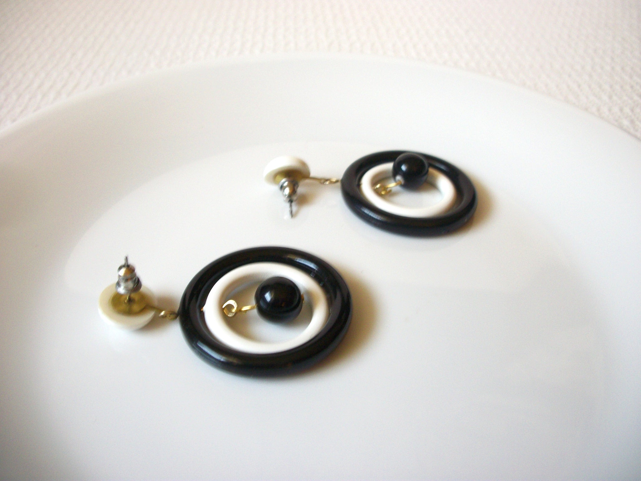 Retro Black White Earrings 91320