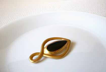 Vintage Gold Black Brooch Pin 91320