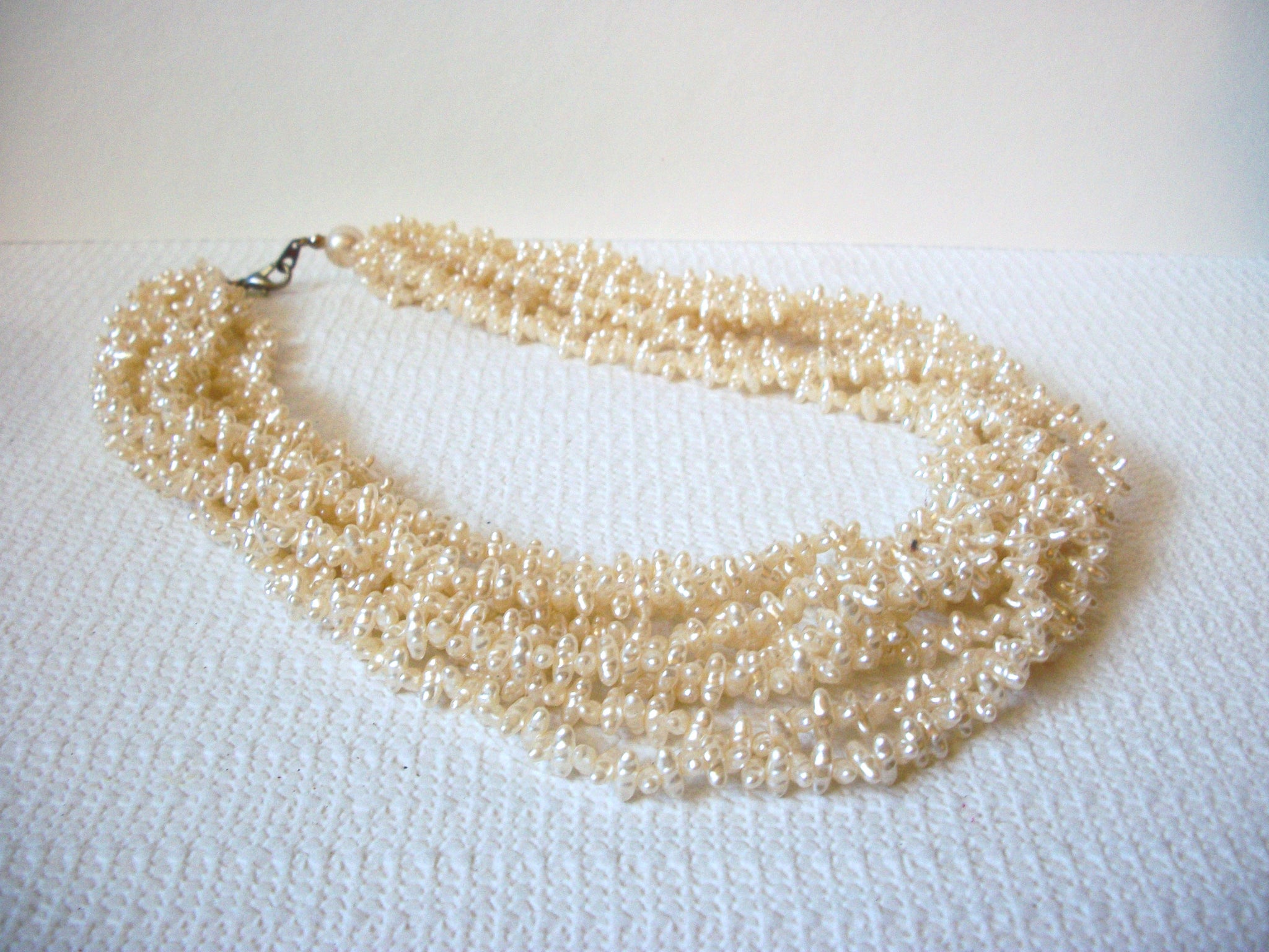 Vintage Pearly Lucite Necklace 91720