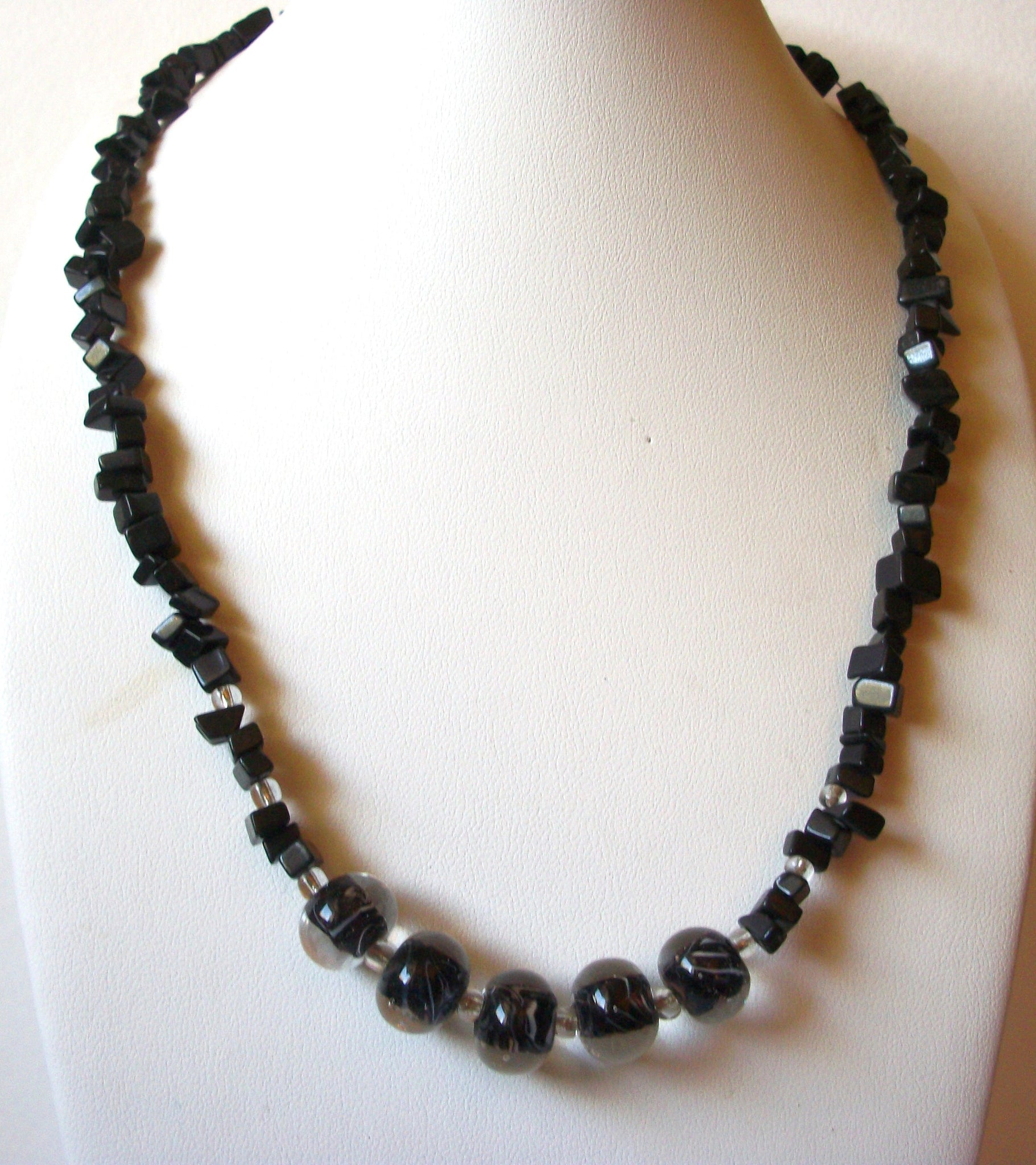 Retro Glass Shell Black Toned Necklace 91820