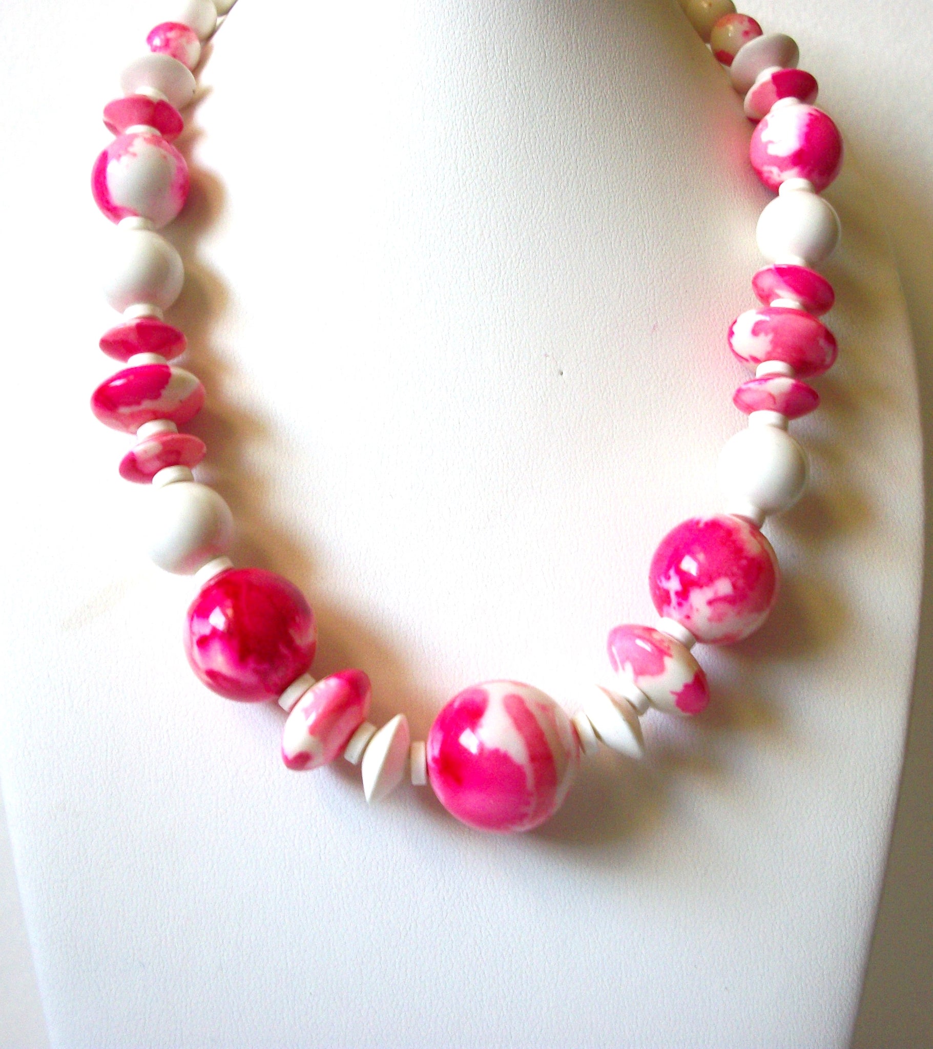 Retro White Pink Necklace 91920