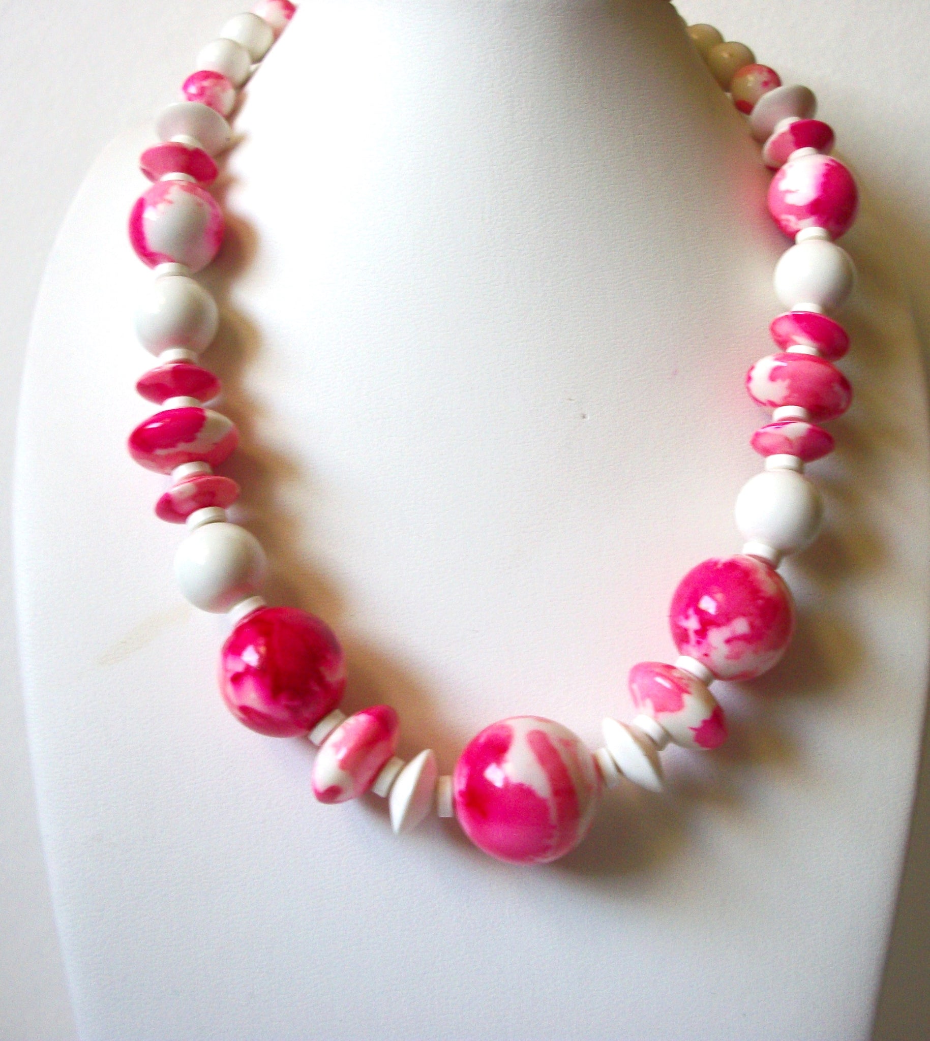 Retro White Pink Necklace 91920