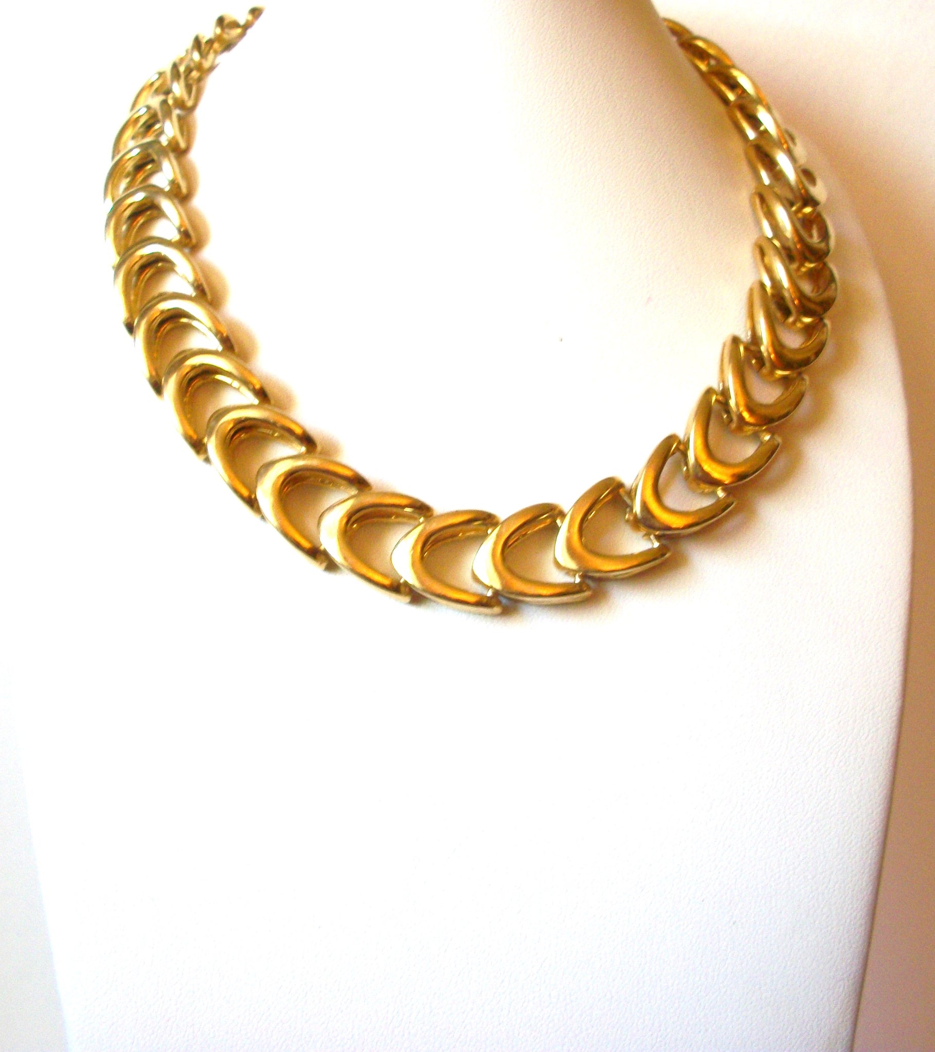 Retro Gold Toned Link Necklace 92020